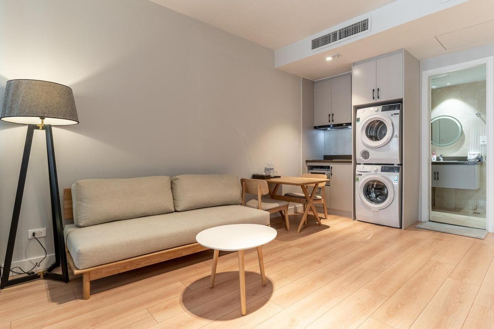 The Rixx Lancaster Apartment @ D1/ Netflix/bathtub