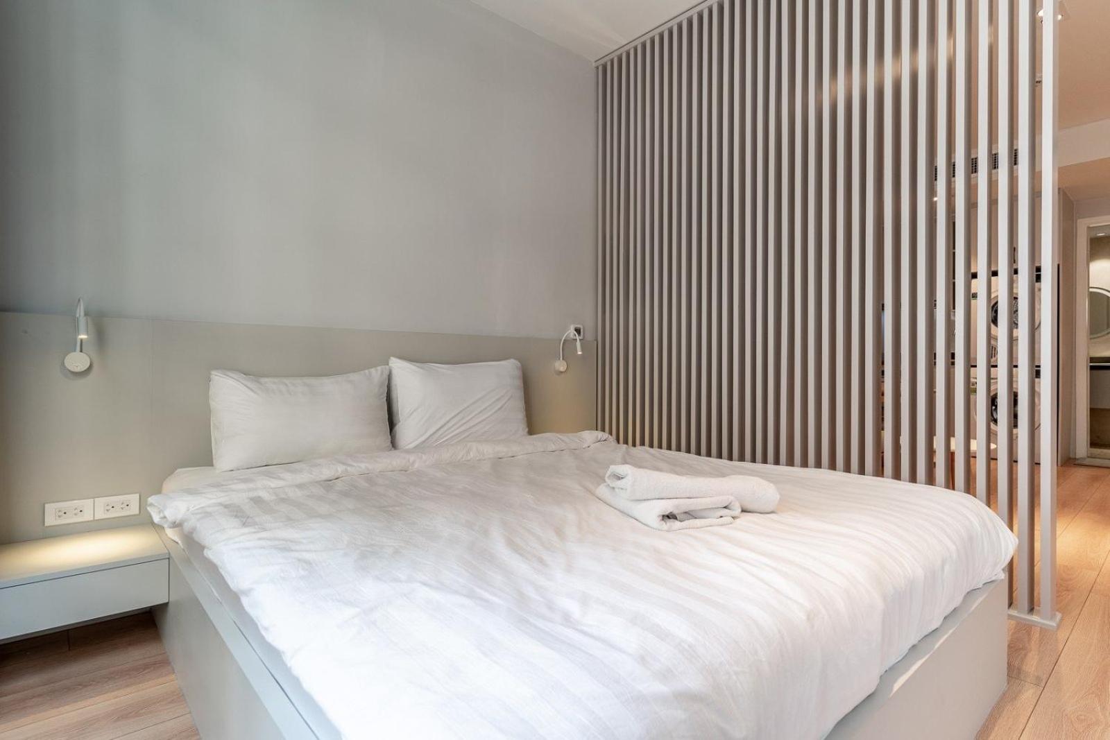The Rixx Lancaster Apartment @ D1/ Netflix/bathtub