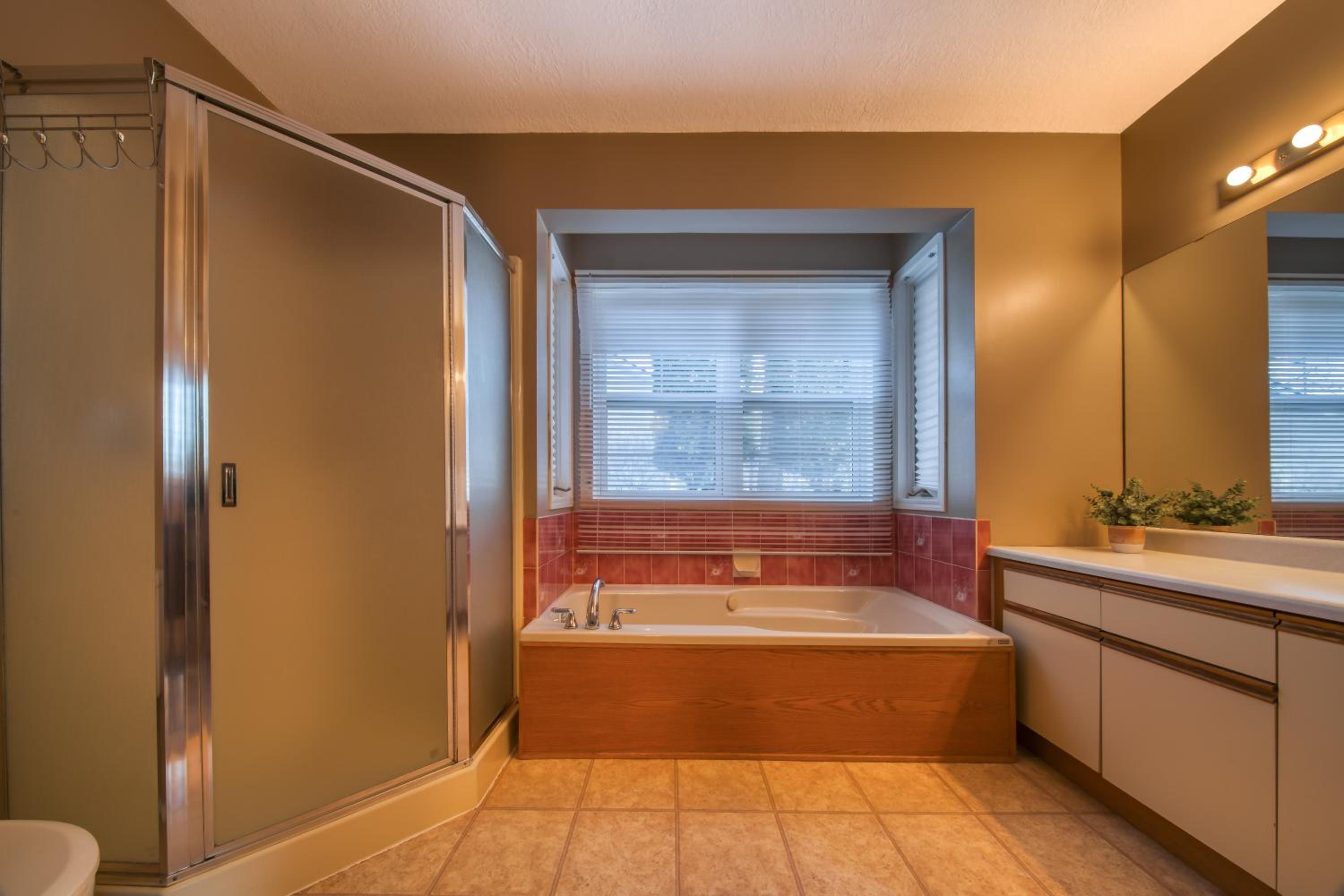 Fairmont Hot Springs, 3 Bedroom Vacation Home