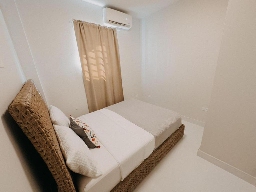 Luxurious Beachside 3-Br Apt view 4