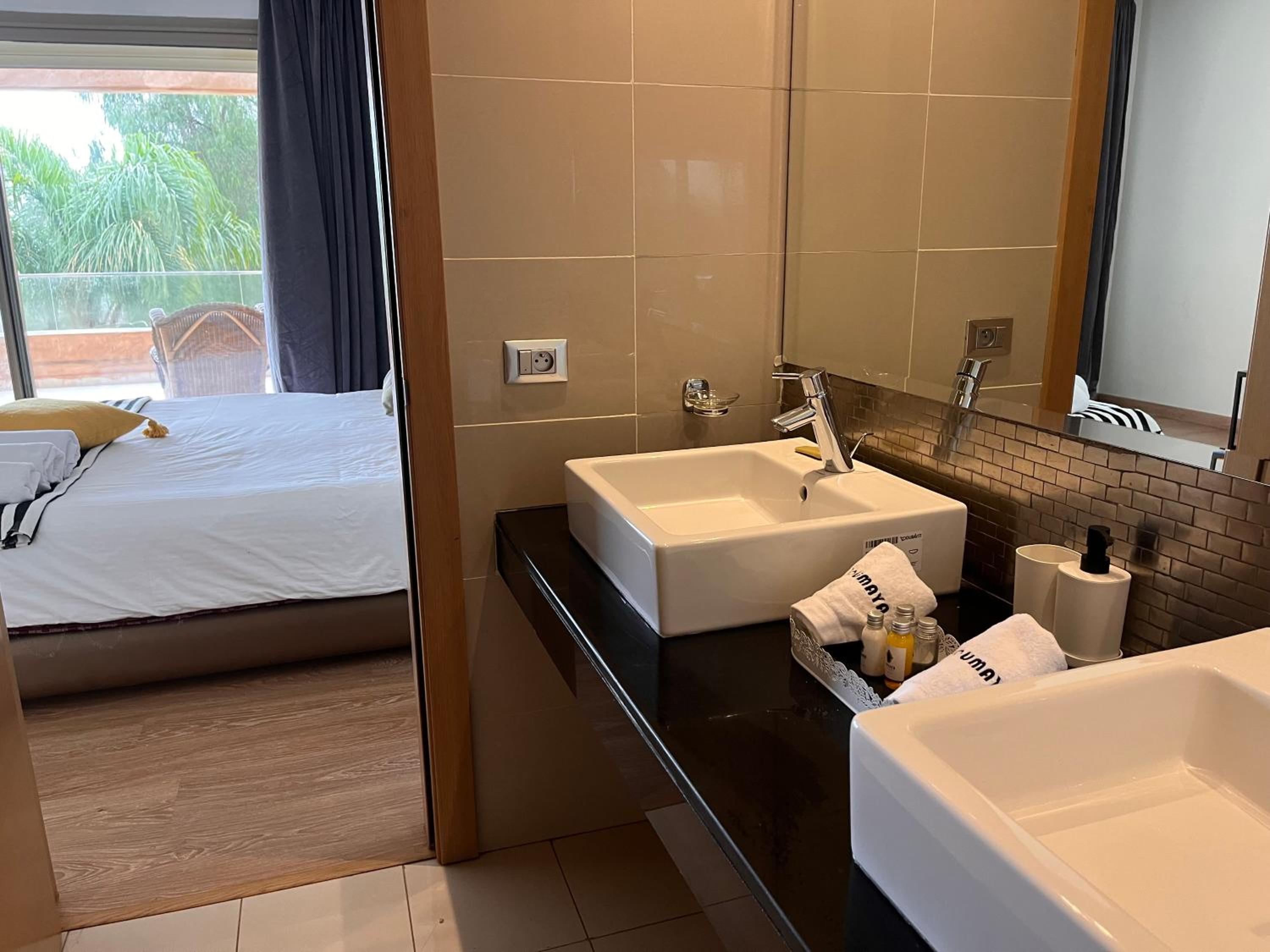 Photo 33