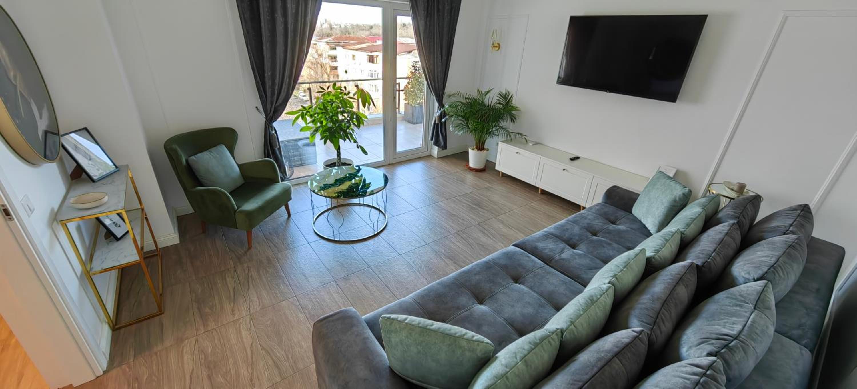 Luxury apartment private parking self check-in54 view 5