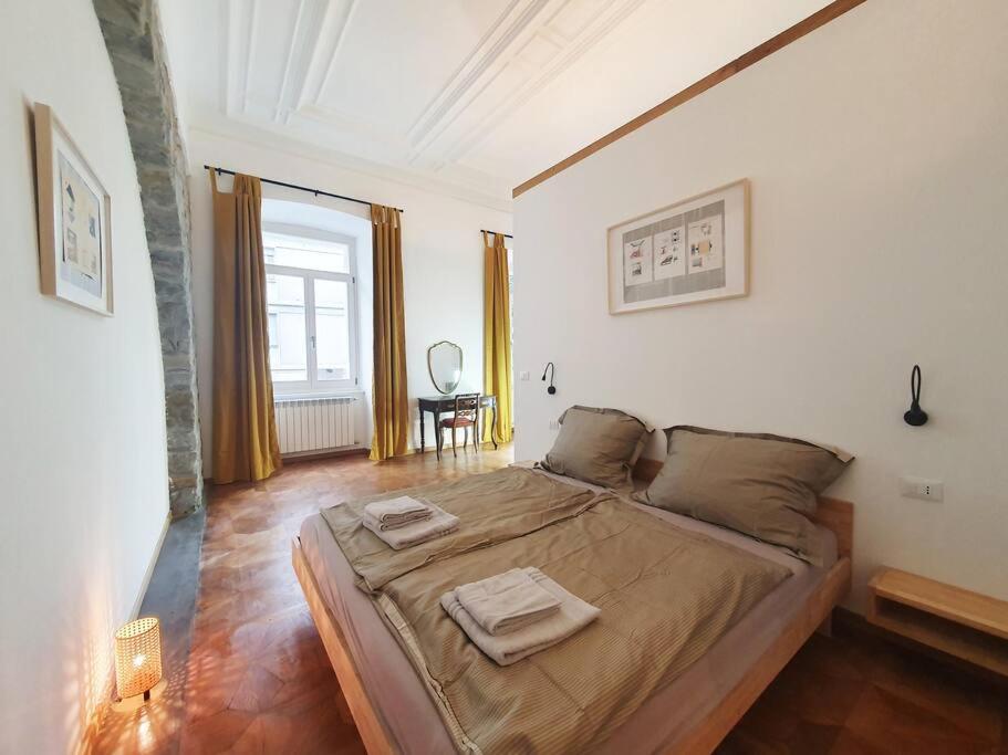 L'arco Trieste studio living 2 view 3