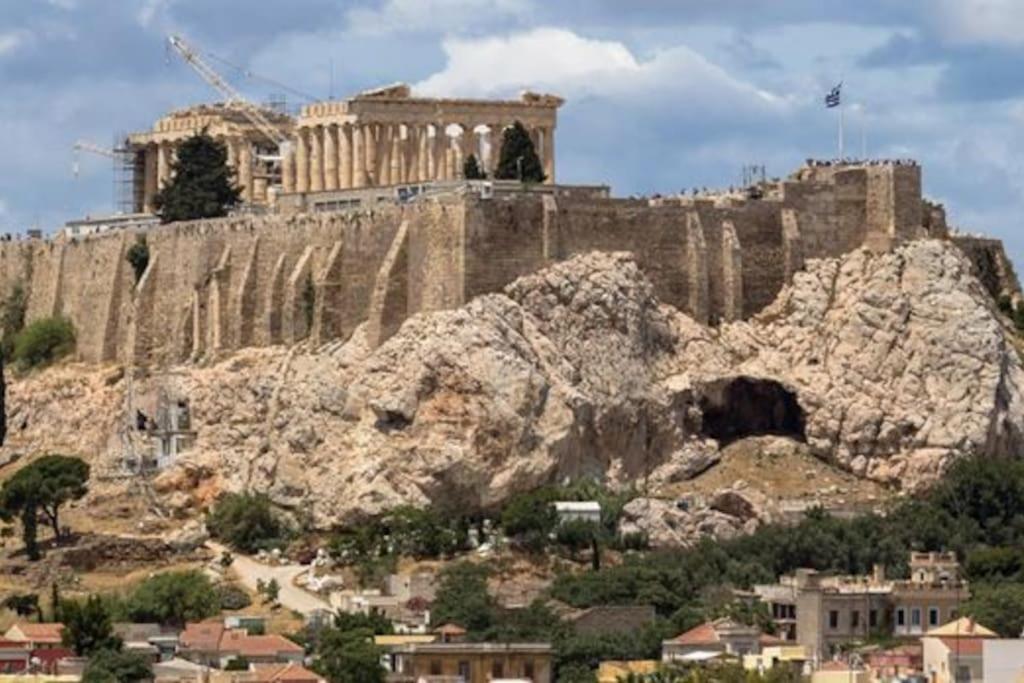 Staying besides Acropolis!