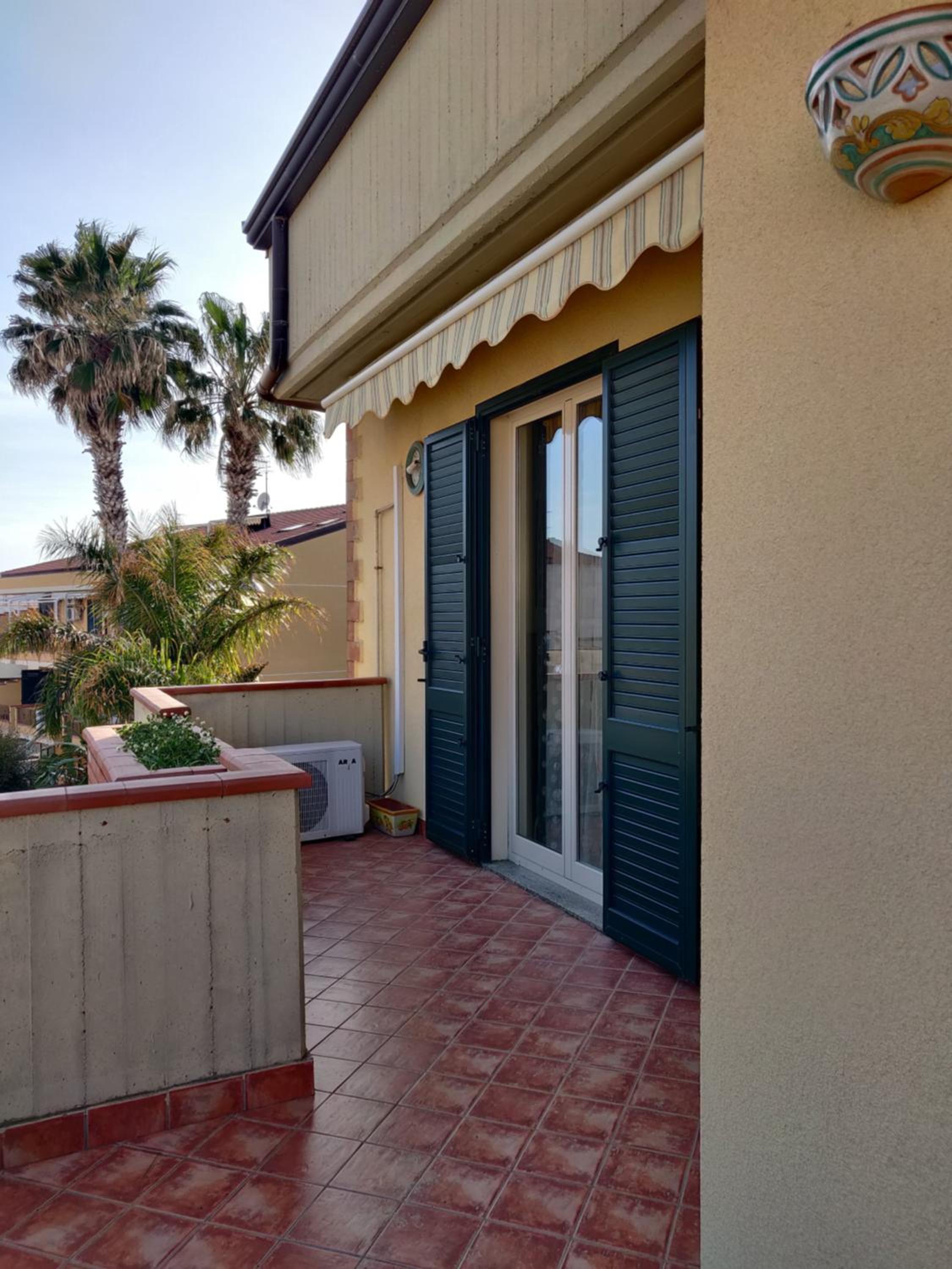 Casa Blu mare, Rosso Vulcano view 4