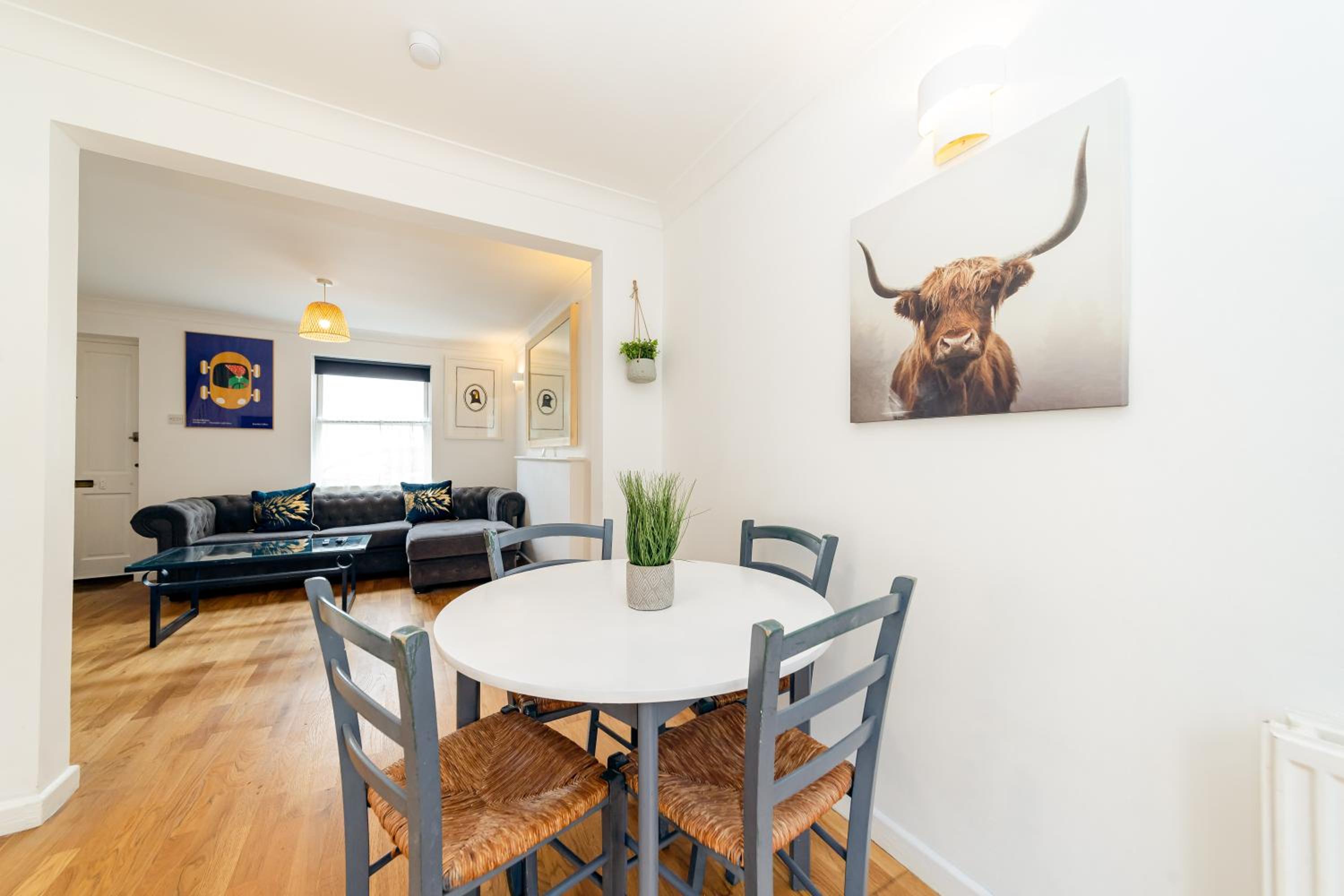 FLASH SALE Free Parking I Next to Brighton Beach I 2 Bedroom Mews House