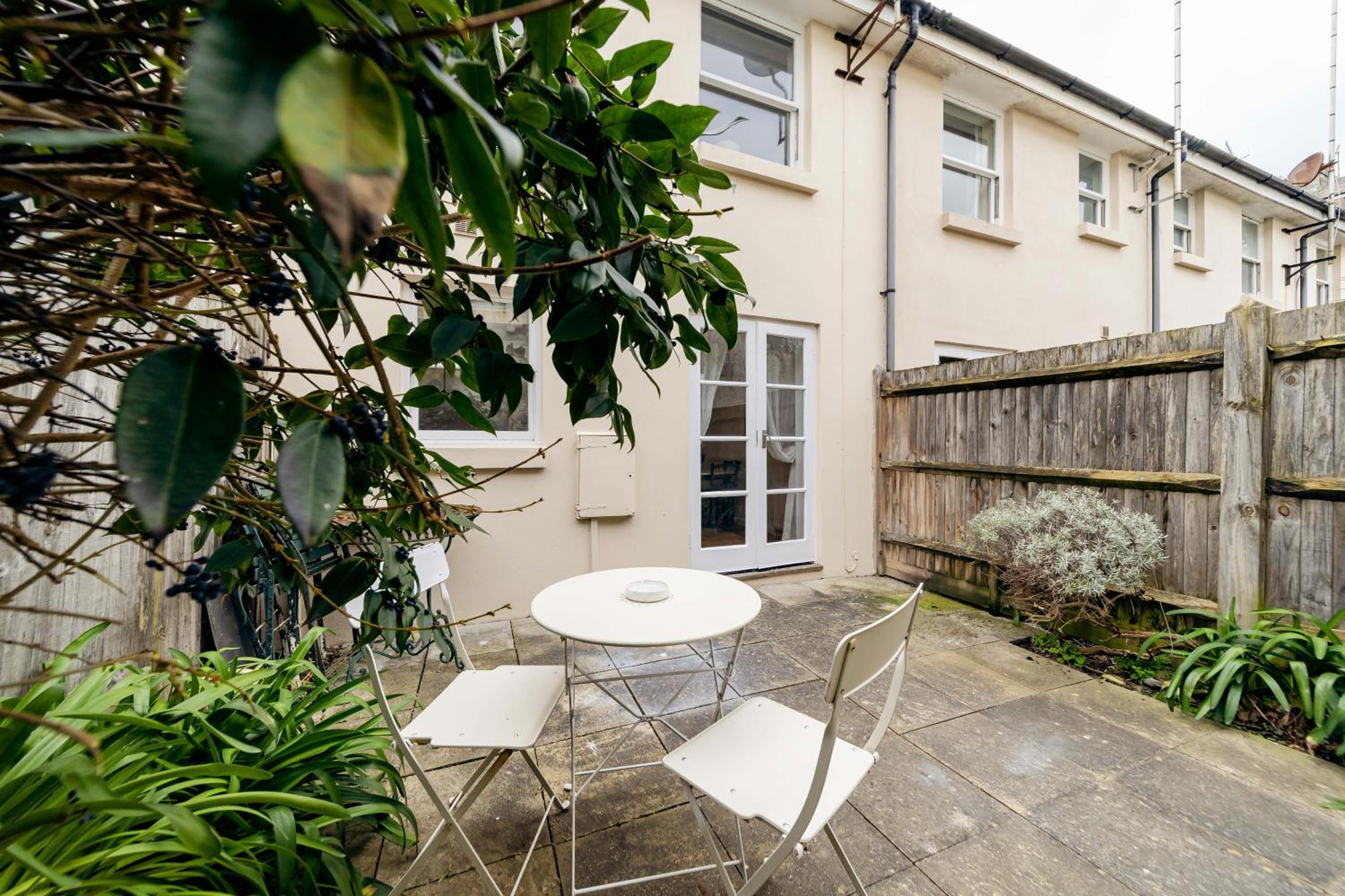 FLASH SALE Free Parking I Next to Brighton Beach I 2 Bedroom Mews House