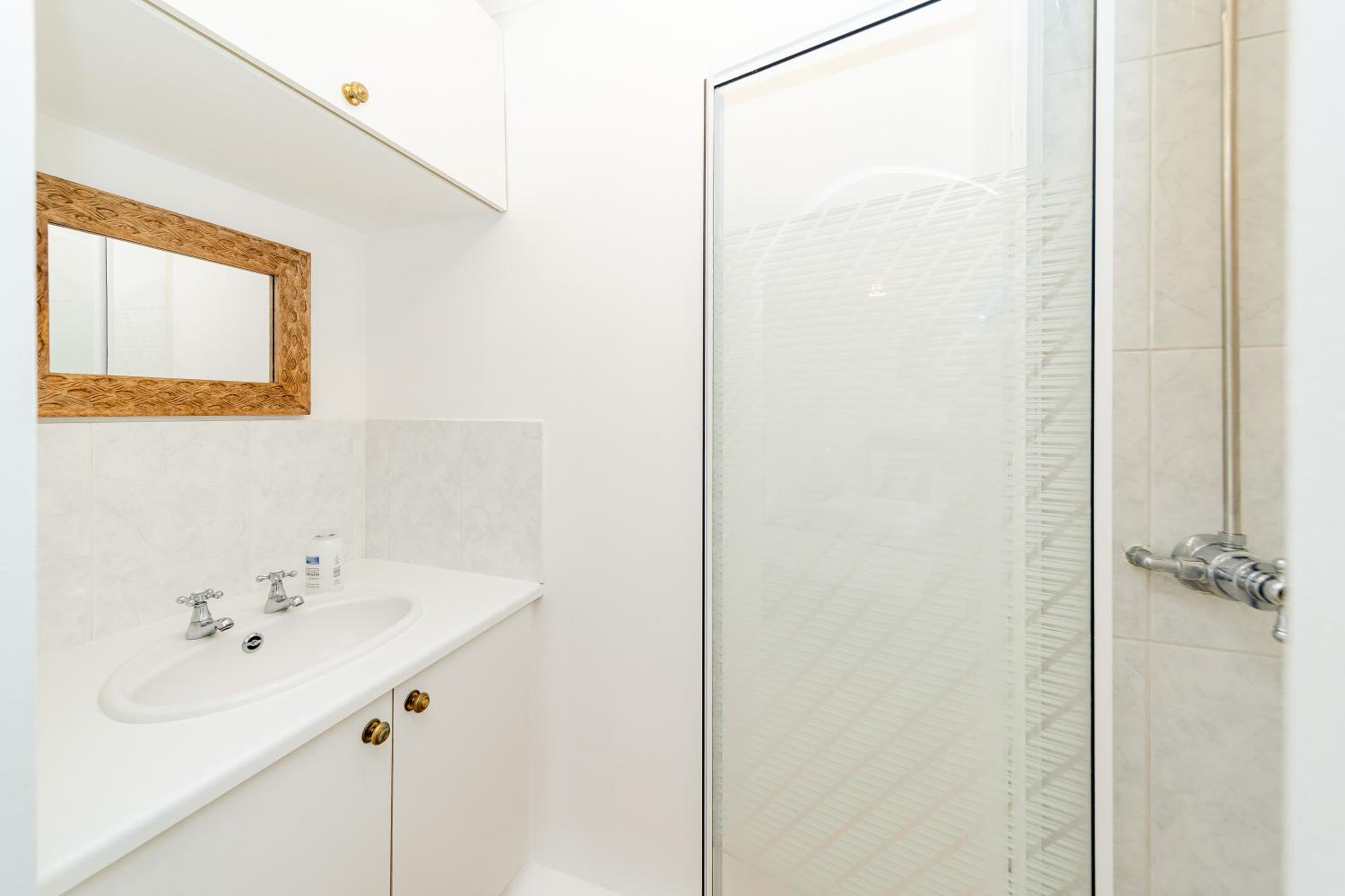 FLASH SALE Free Parking I Next to Brighton Beach I 2 Bedroom Mews House