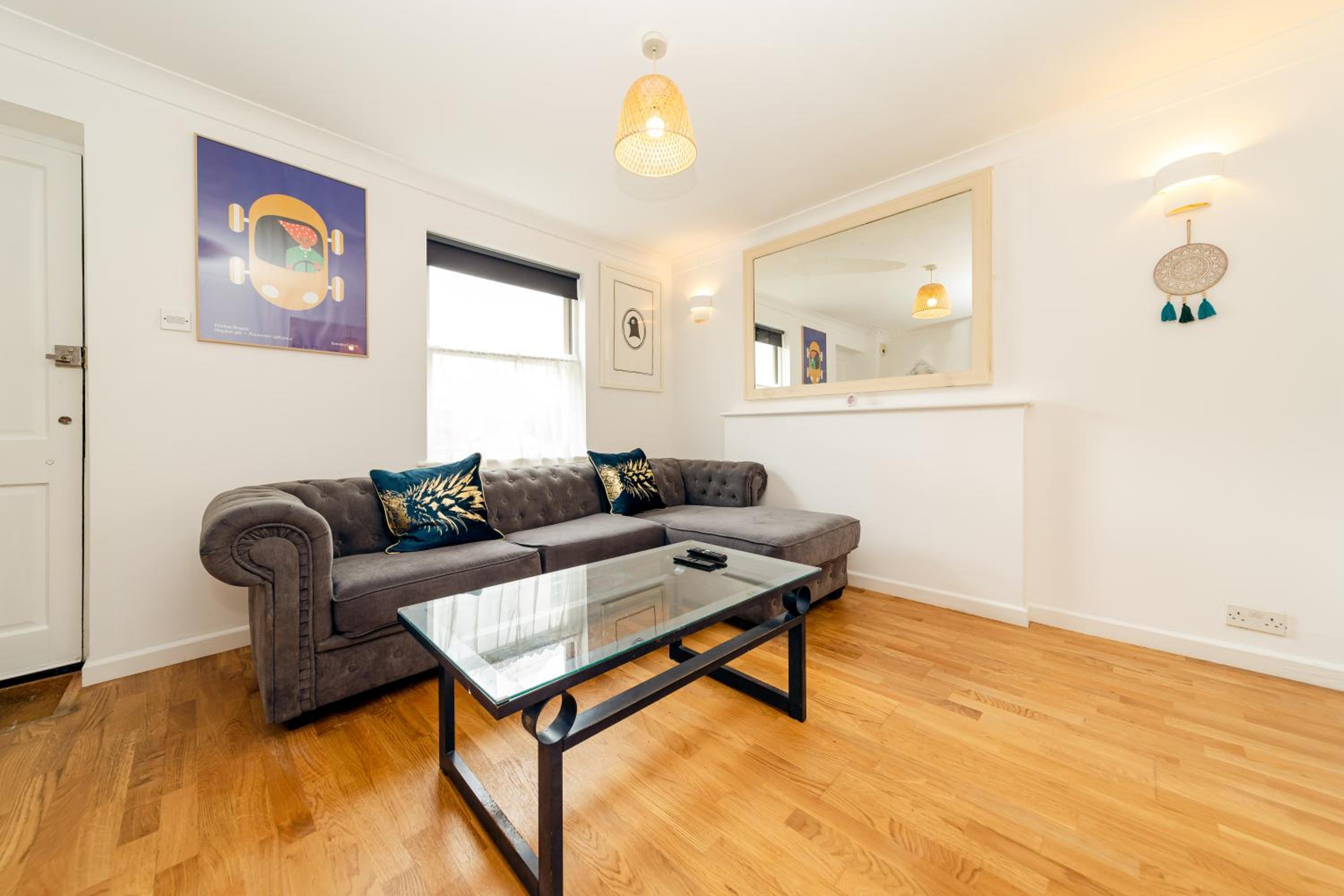FLASH SALE Free Parking I Next to Brighton Beach I 2 Bedroom Mews House