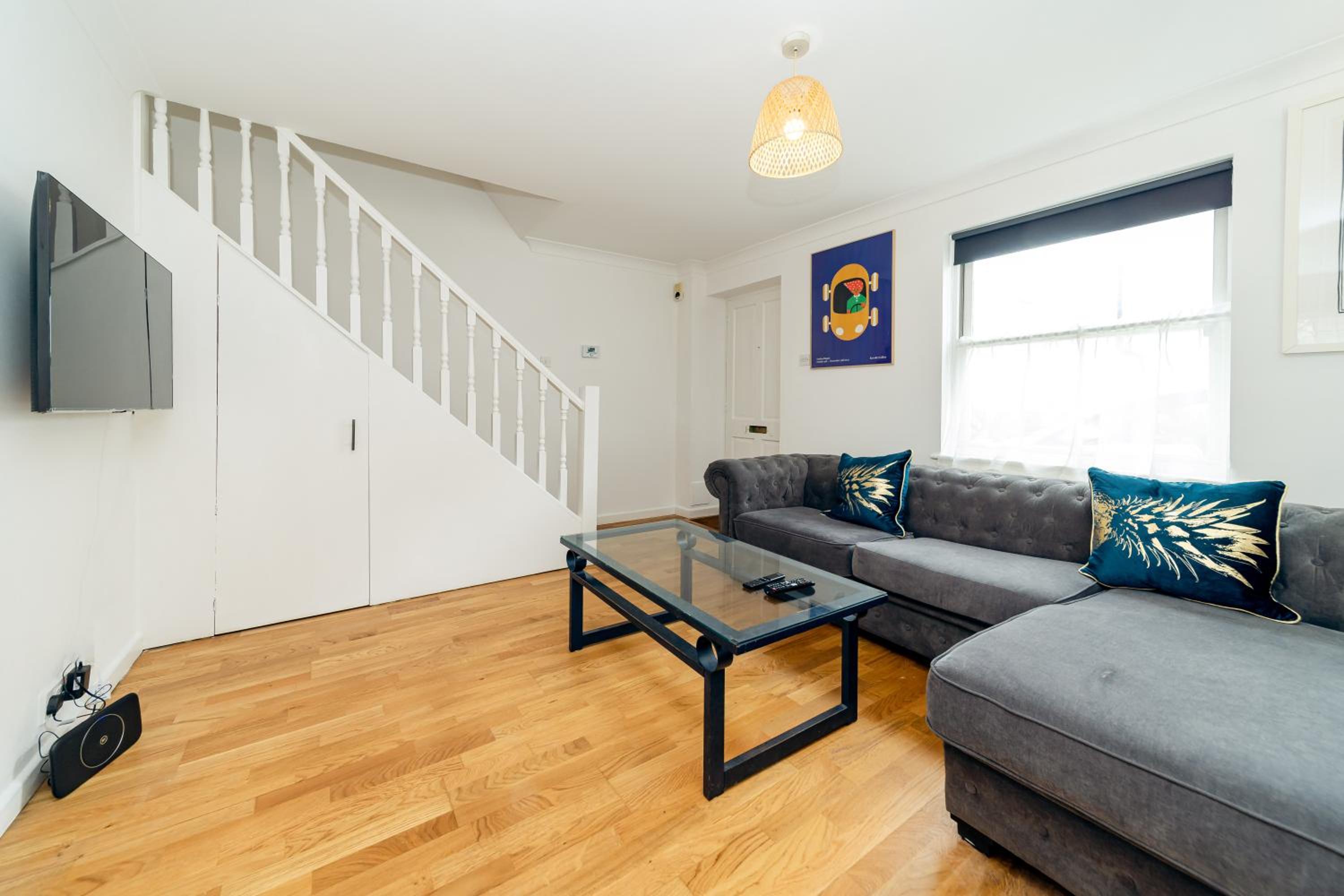 FLASH SALE Free Parking I Next to Brighton Beach I 2 Bedroom Mews House
