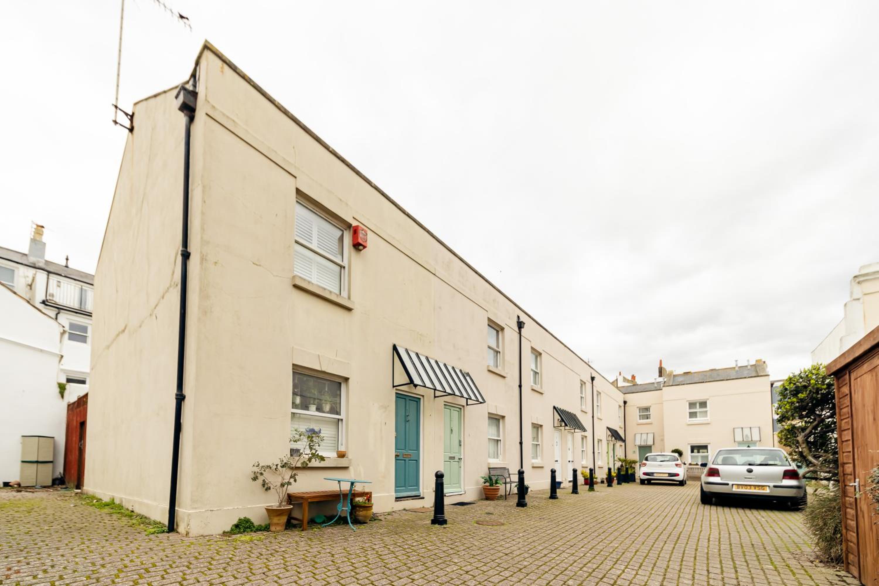 FLASH SALE Free Parking I Next to Brighton Beach I 2 Bedroom Mews House