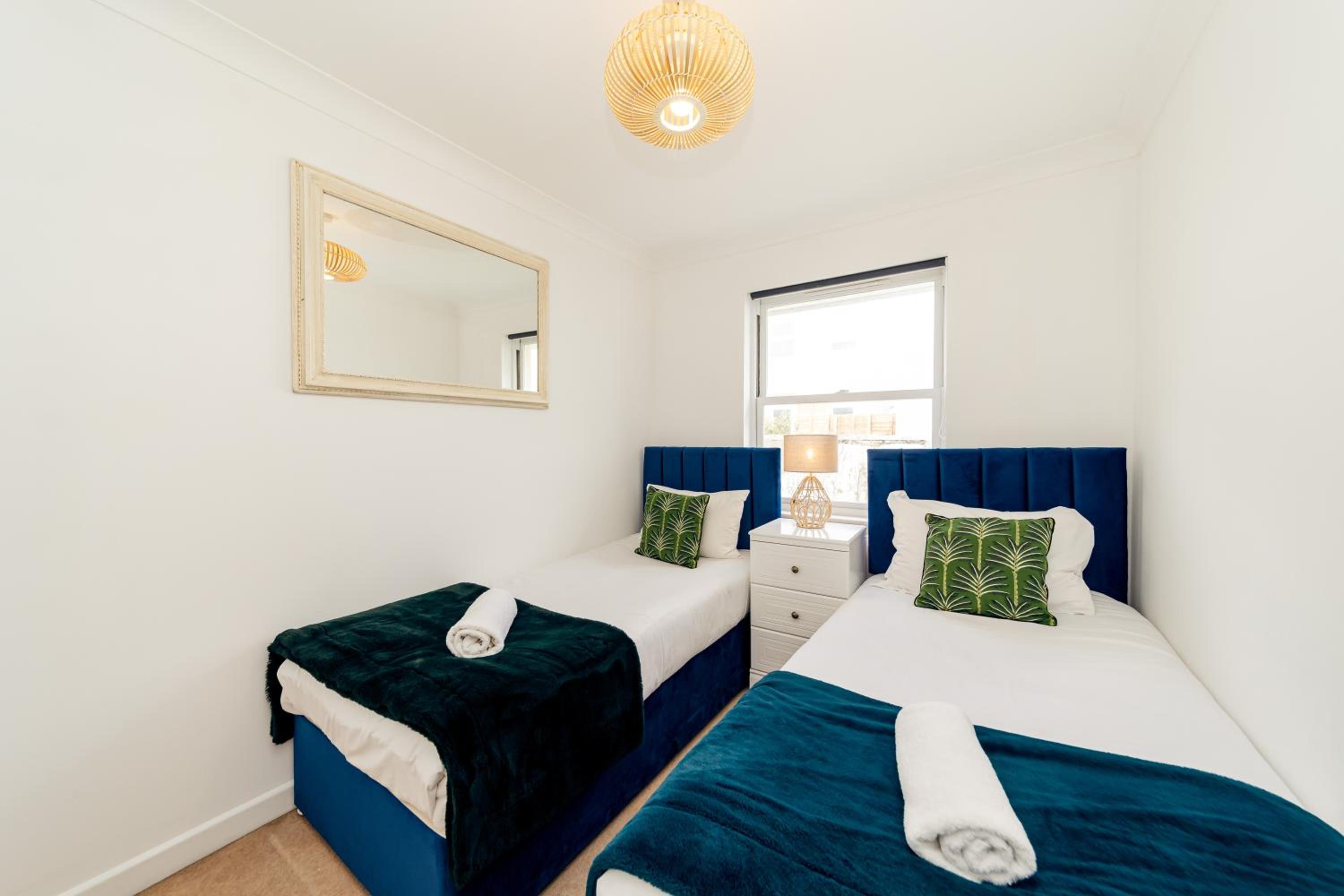 FLASH SALE Free Parking I Next to Brighton Beach I 2 Bedroom Mews House