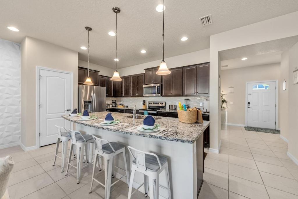 Windsor Resort 5BD/5BH Home Pool/BBQ Near Disney view 2