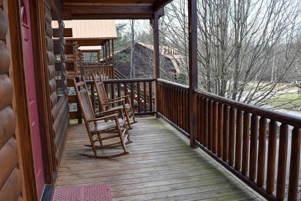 Lovely Cabin-Close To All The Fun! view 2