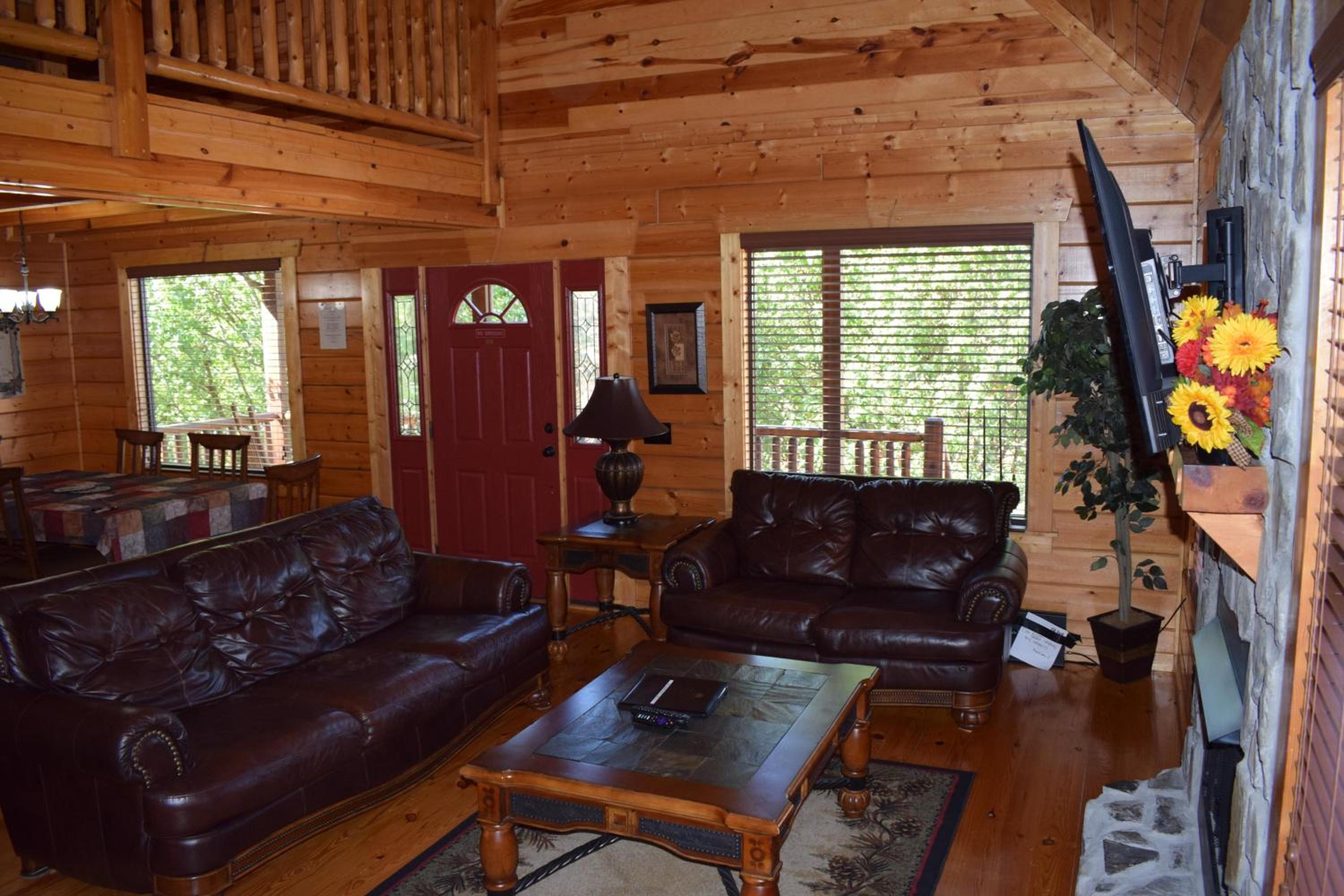 Lovely Cabin-Close To All The Fun! view 5