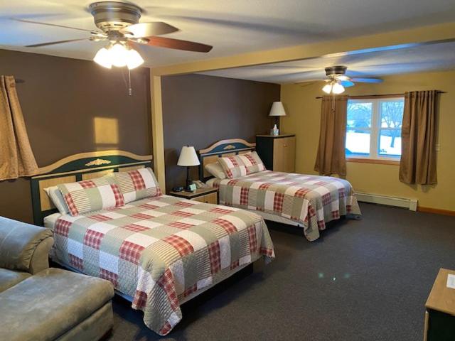 Little Bluff Inn view 2