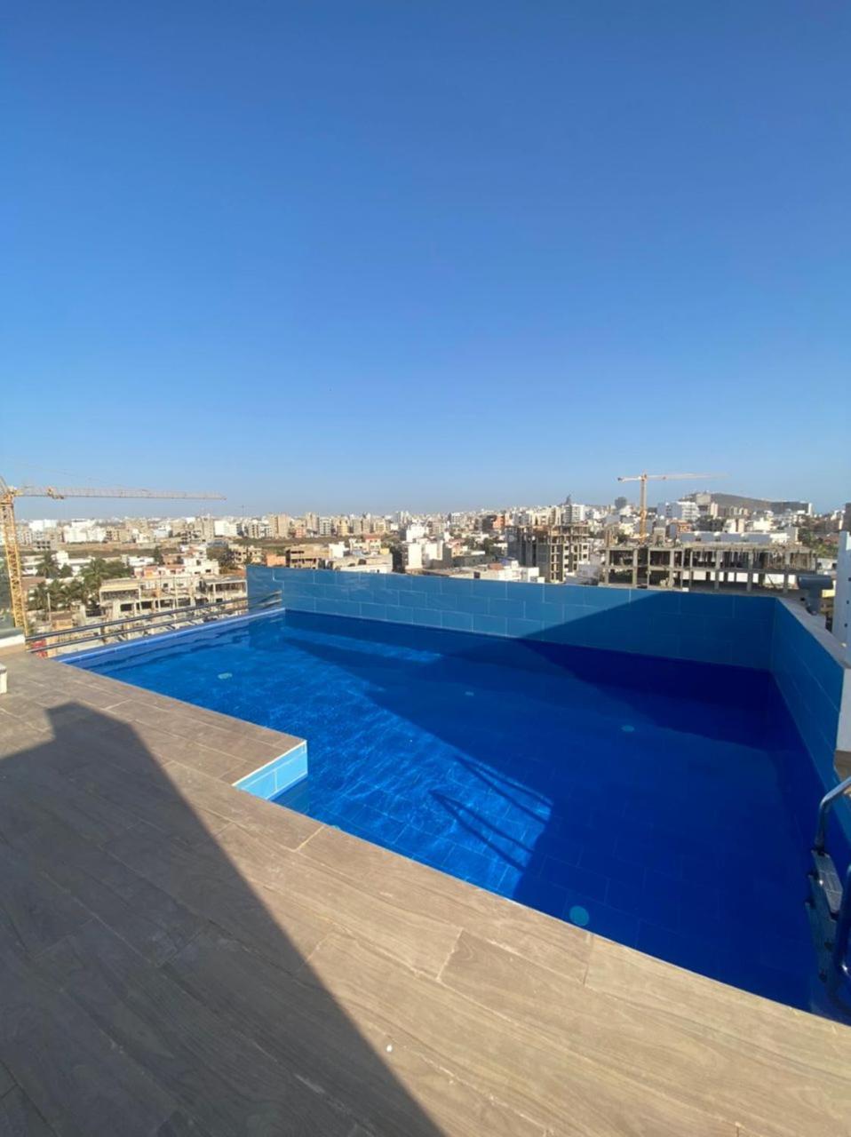 Magnifique Appartement avec PISCINE sur le toit, 3 Chambres, 4 Salles de Bain, Gym, Terrasse, Cuisine locale & nettoyage quotidien LUXURY & COMFORT in ALMA view 2