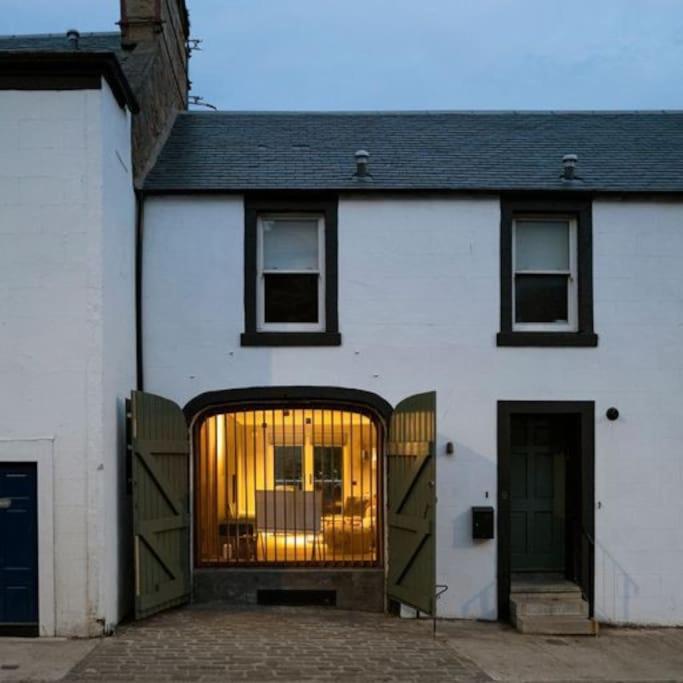 Ainster House