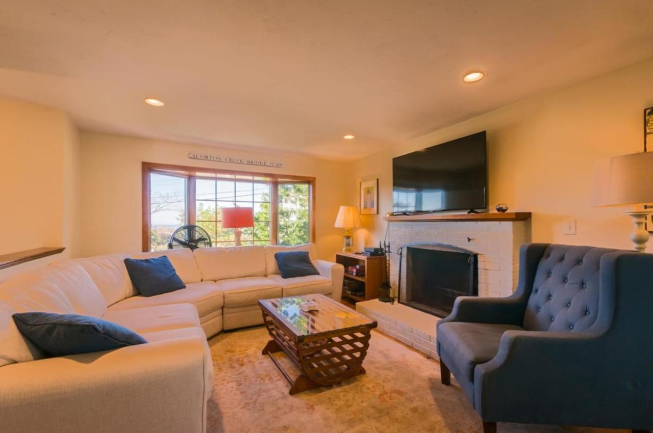 Beach Dreams: Ocean Views Room for All view 3
