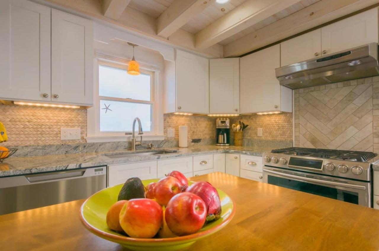 Cozy Sagamore Beach Cottage w/ Modern Comforts view 3