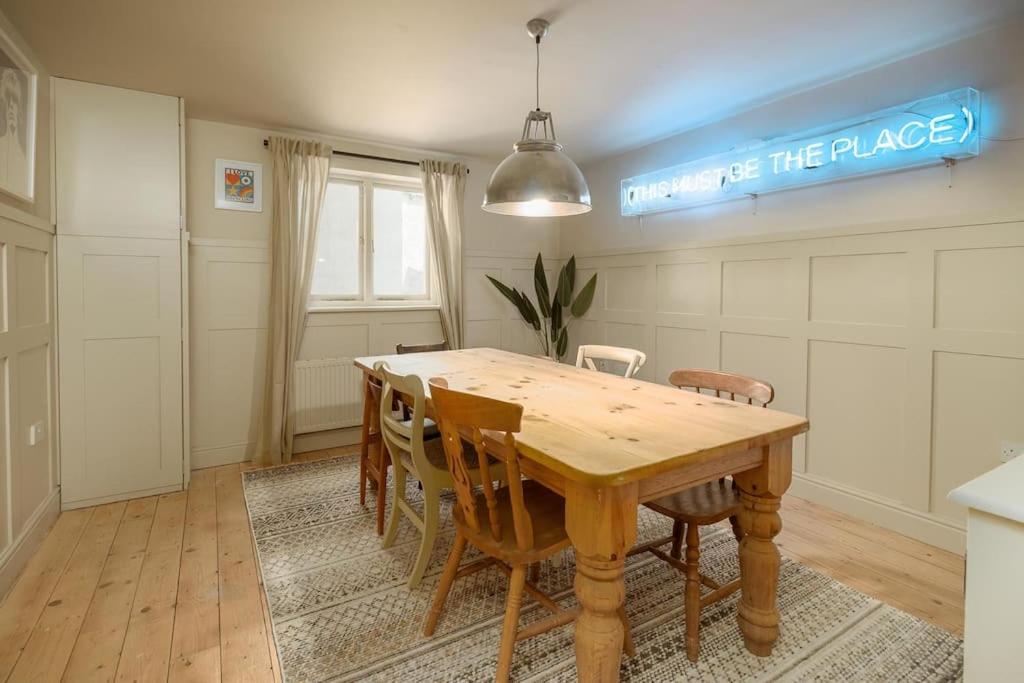 Stylish Seaside home with King beds and parking view 4