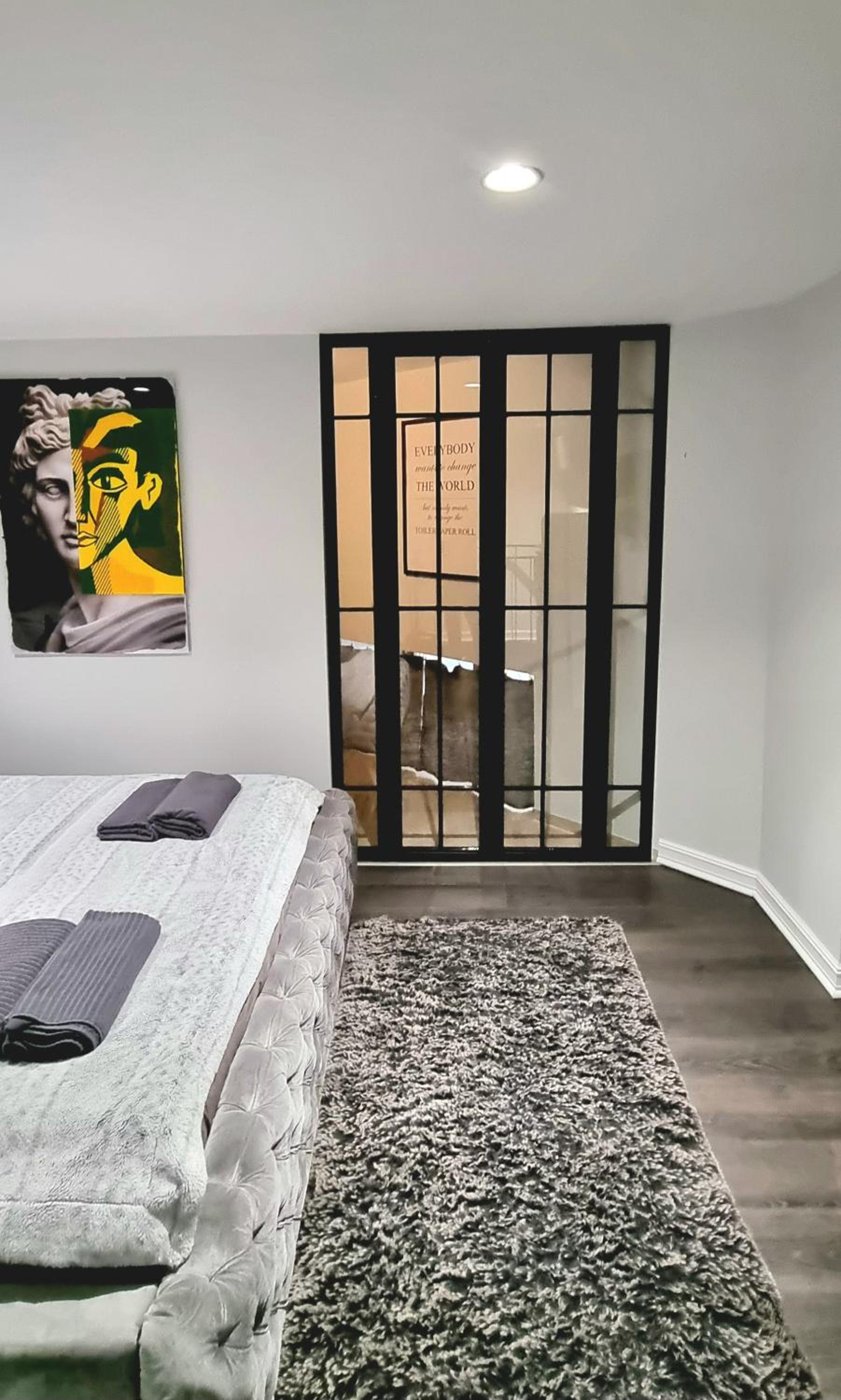 Bobo's Luxury Apartment view 3
