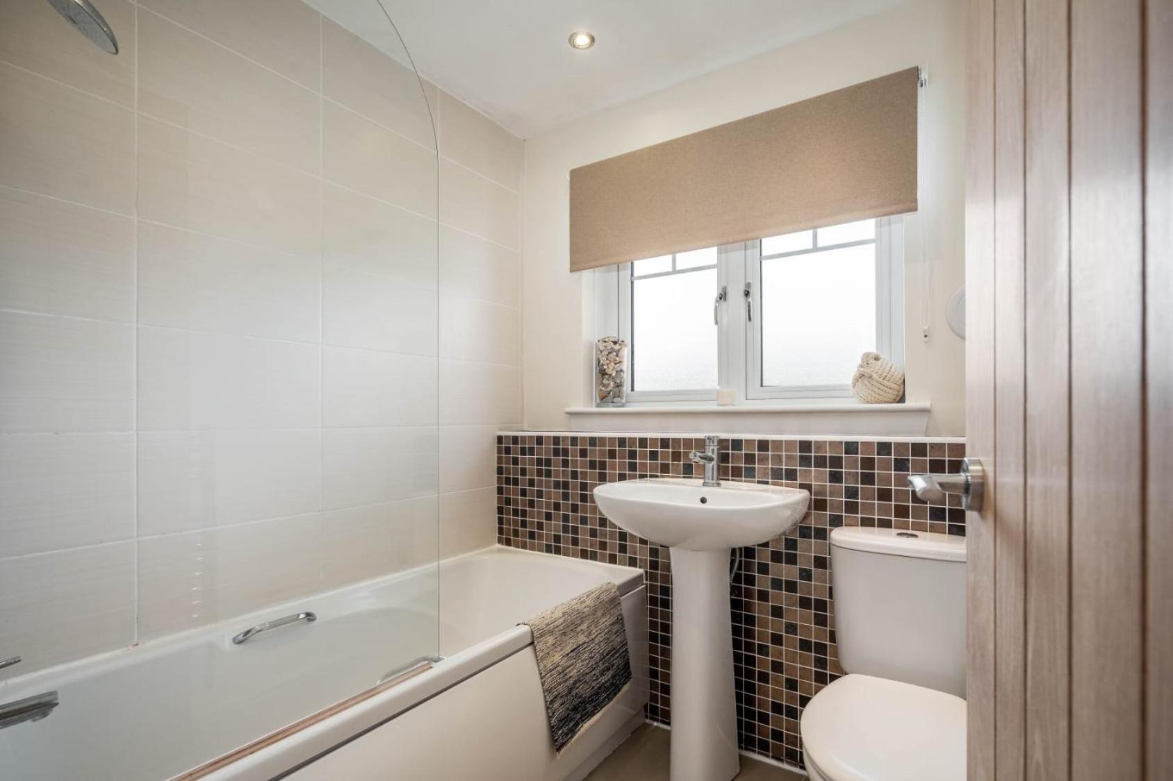 Daisy Cottage - Two bed country retreat with hot tub view 4
