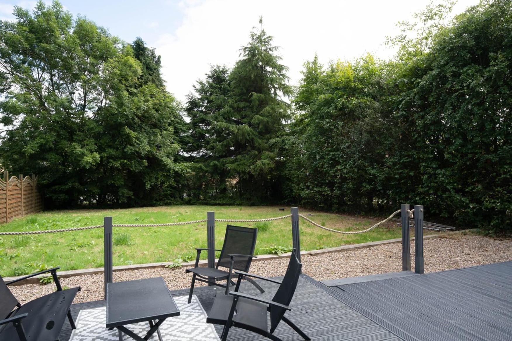 Daisy Cottage - Two bed country retreat with hot tub view 2