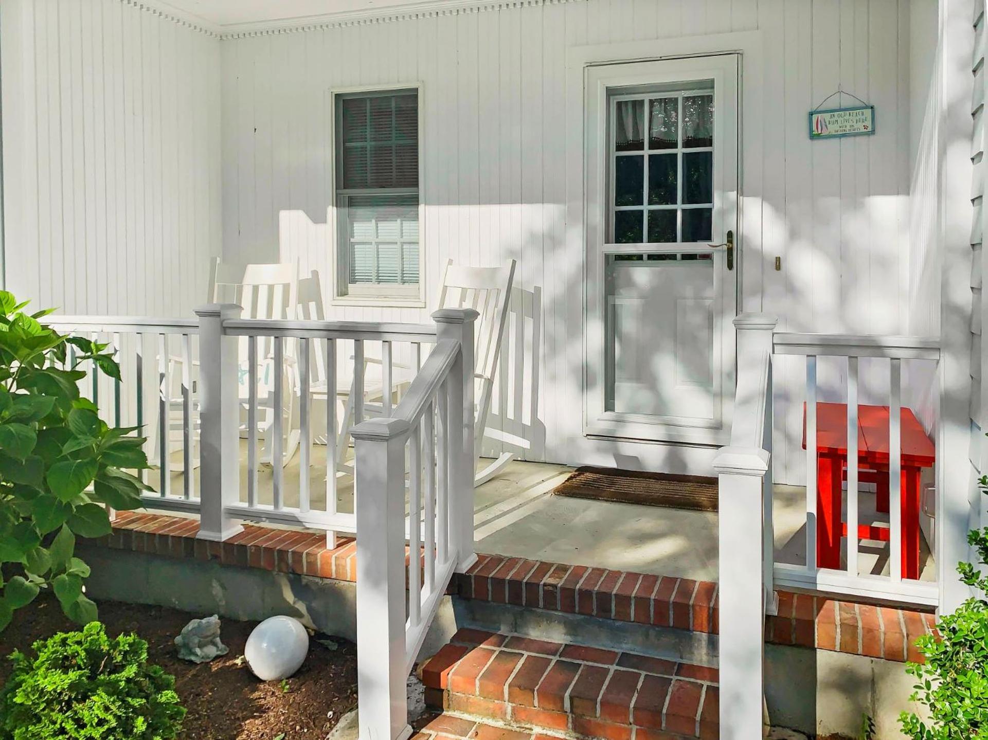 Walk to Beach Central Location Central AC WiFi The Last Resort view 3