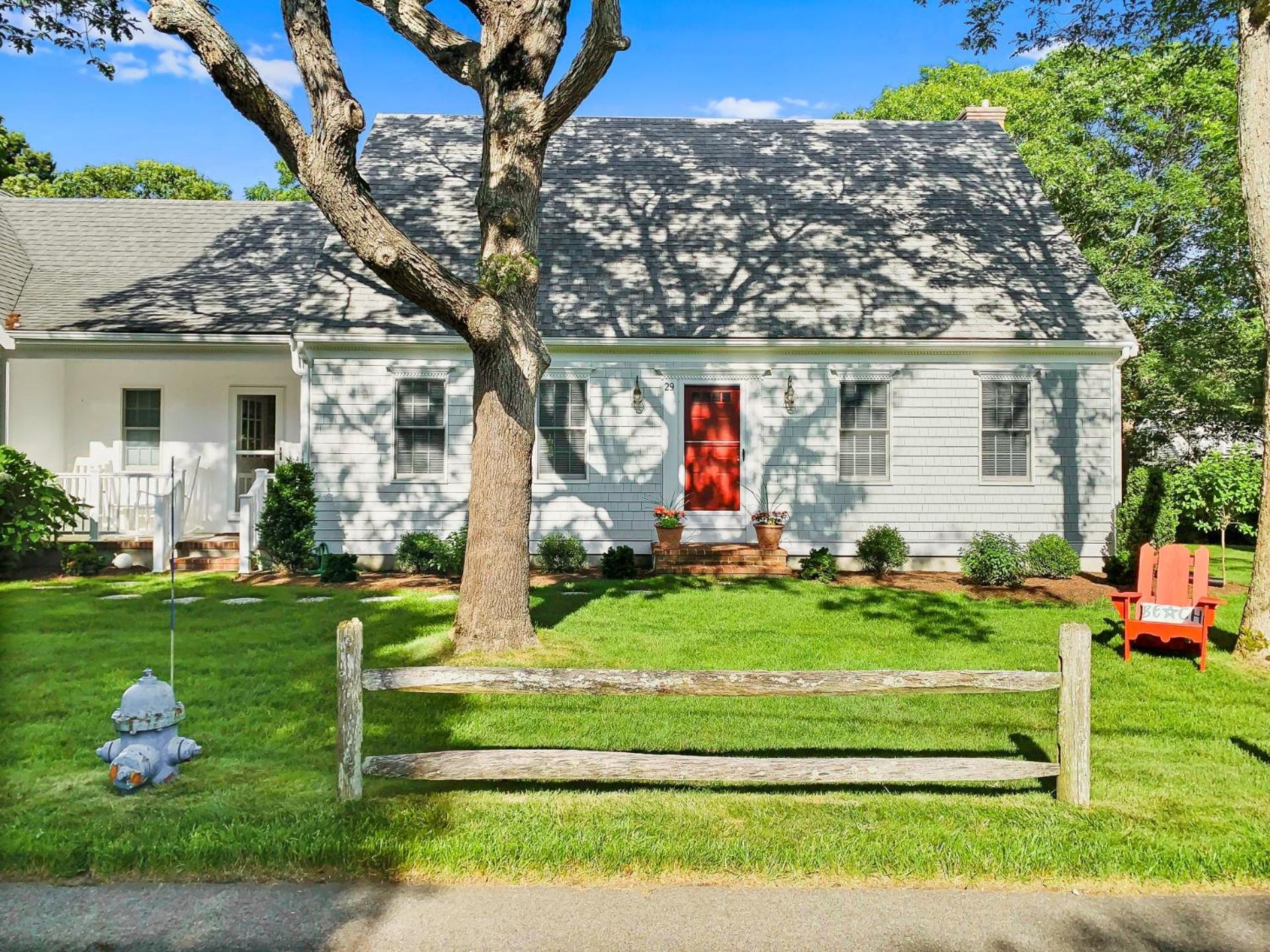 Walk to Beach Central Location Central AC WiFi The Last Resort view 4