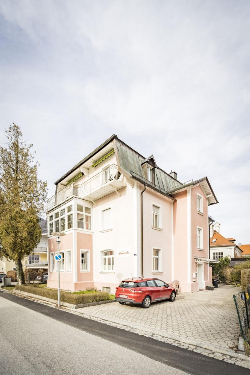 Haus Alpenruhe view 3
