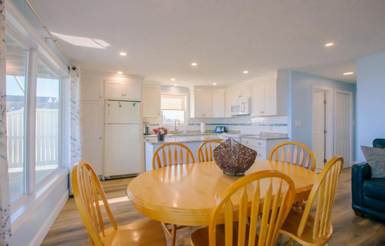 Two-Level Oceanfront Cottage—Decks Water Views view 3