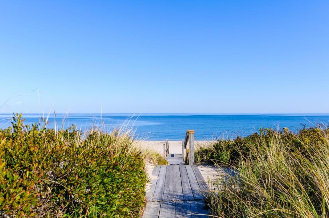 Two-Level Oceanfront Cottage—Decks Water Views view 5