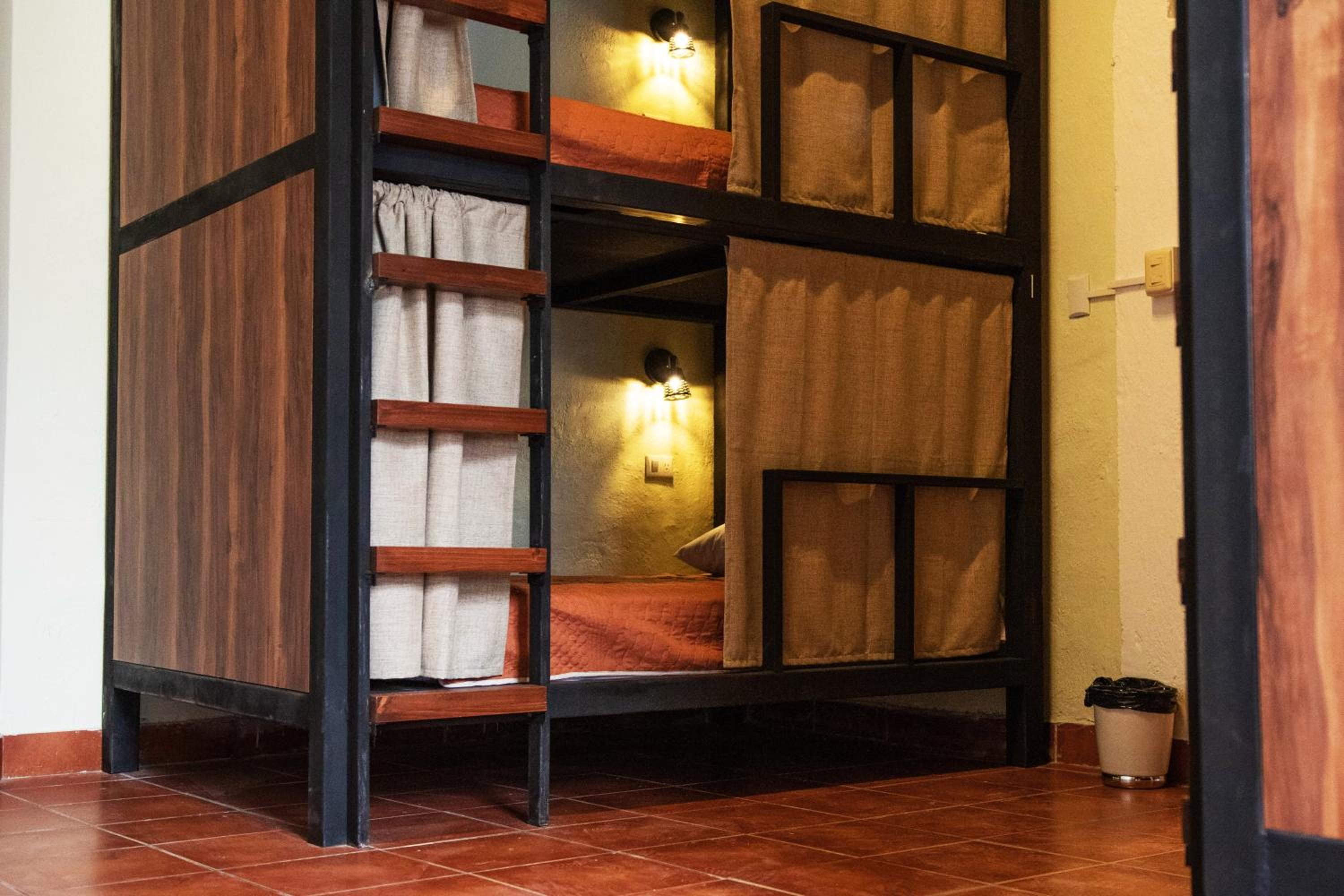 Flore Hostel