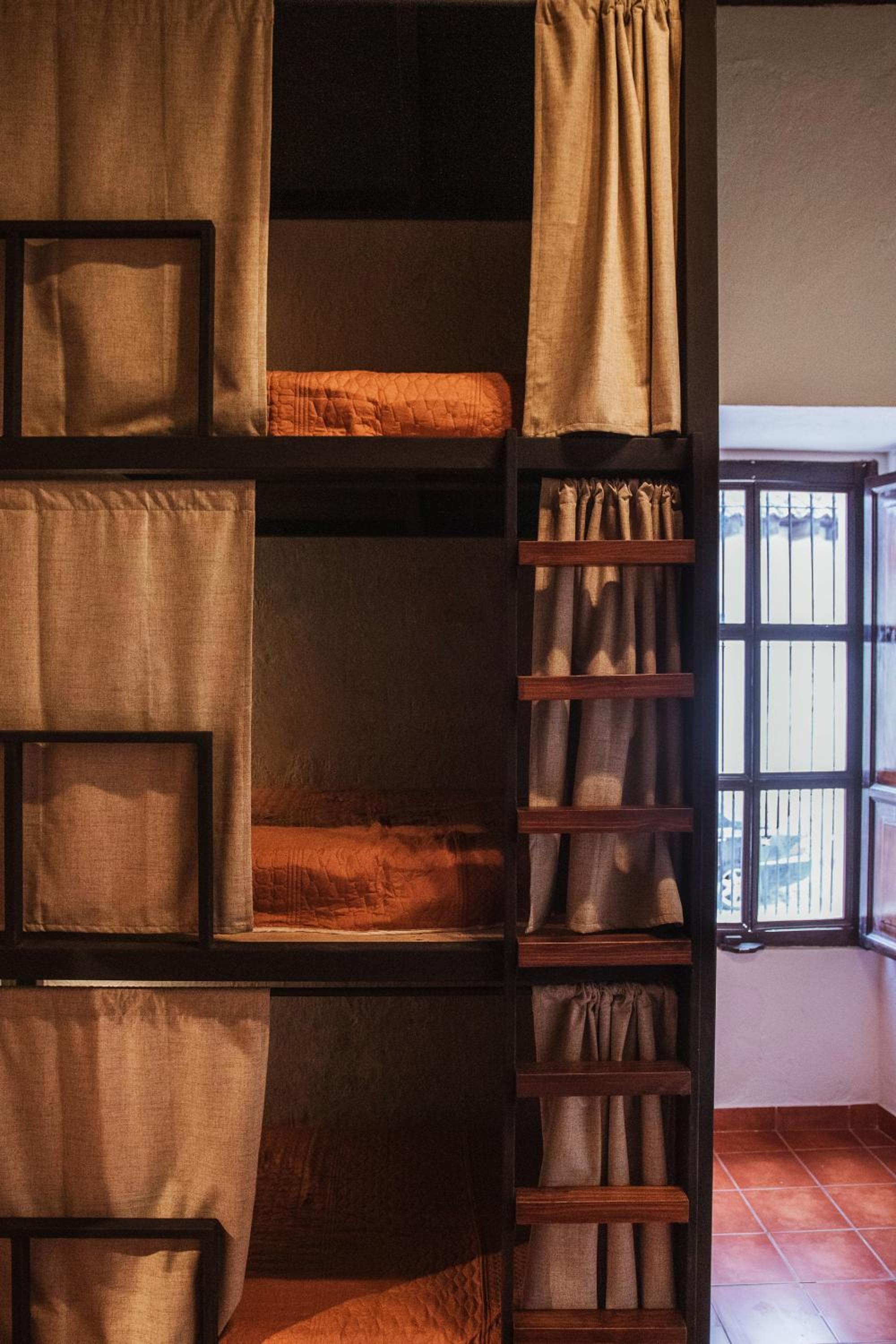 Flore Hostel