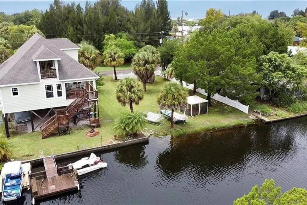 4BR Private Dock, Warm Spring Canal, Kayaks, Canoe view 5