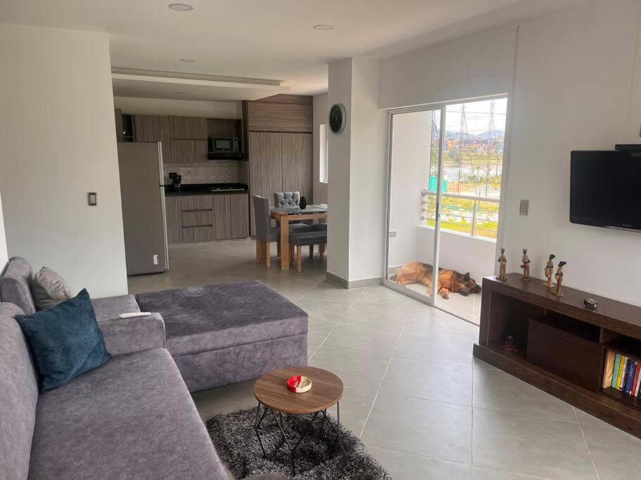 Hermoso y amplio apartamento en Guatapé