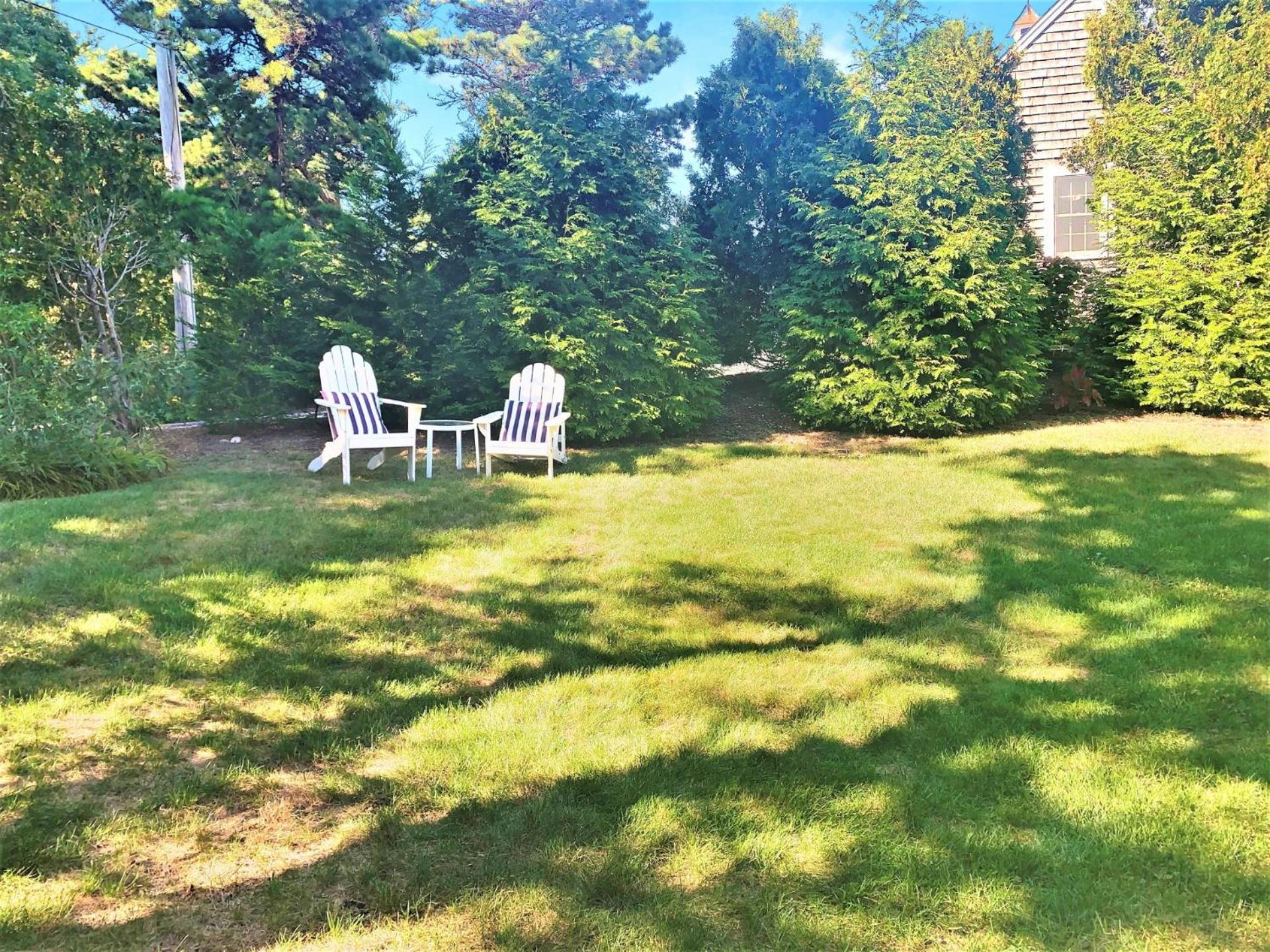 Sea Glass Cottage Near Nantucket Sound Beaches