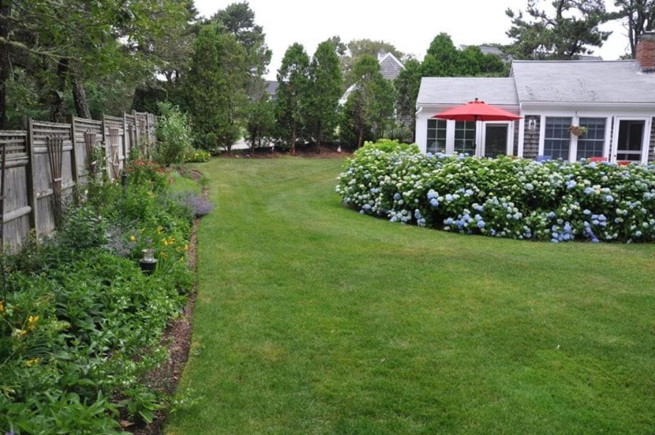 Sea Glass Cottage Near Nantucket Sound Beaches
