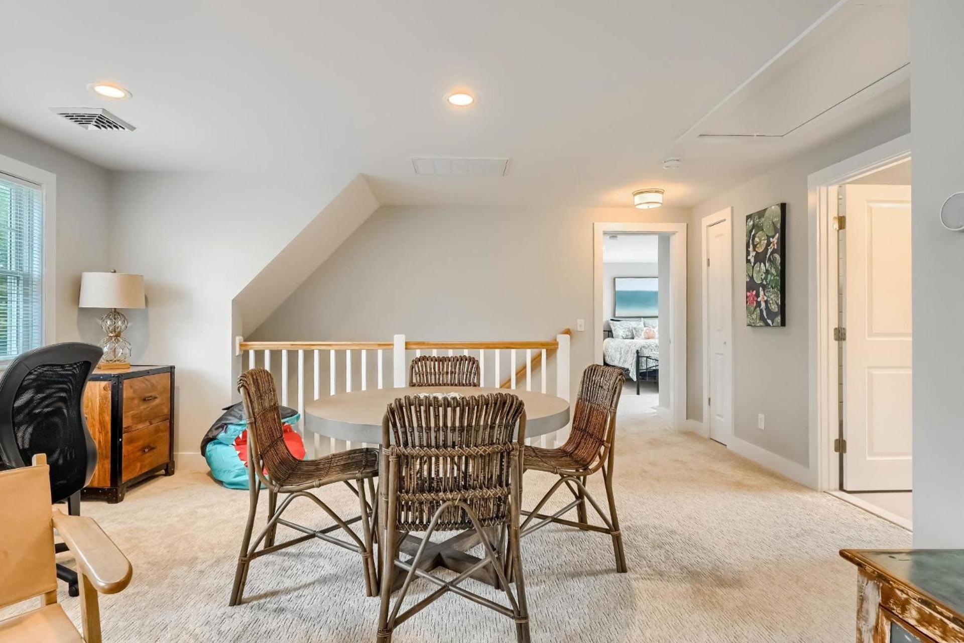 Chatham Luxury Retreat—Porch, Art Family Fun view 4