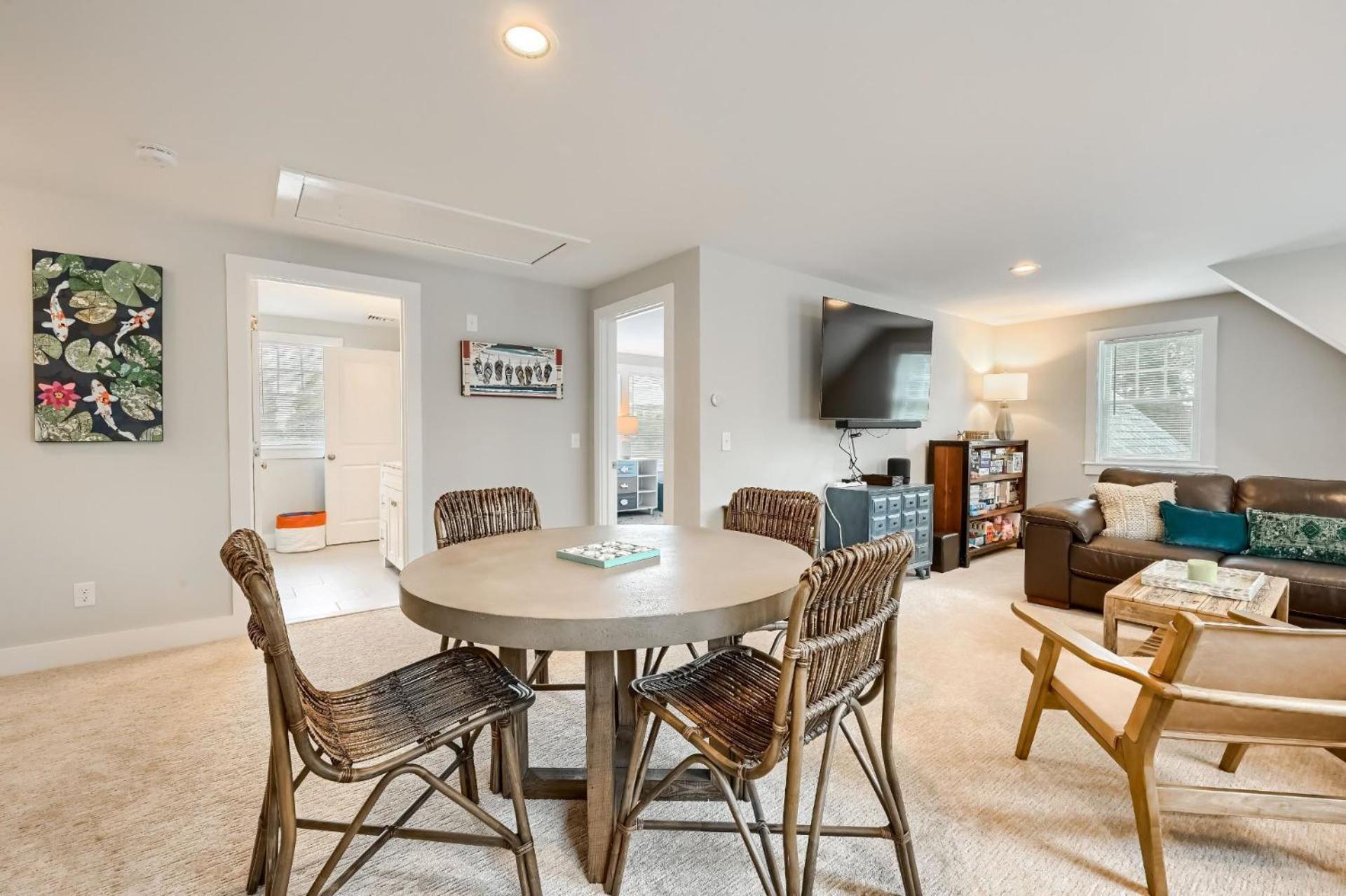 Chatham Luxury Retreat—Porch, Art Family Fun view 5