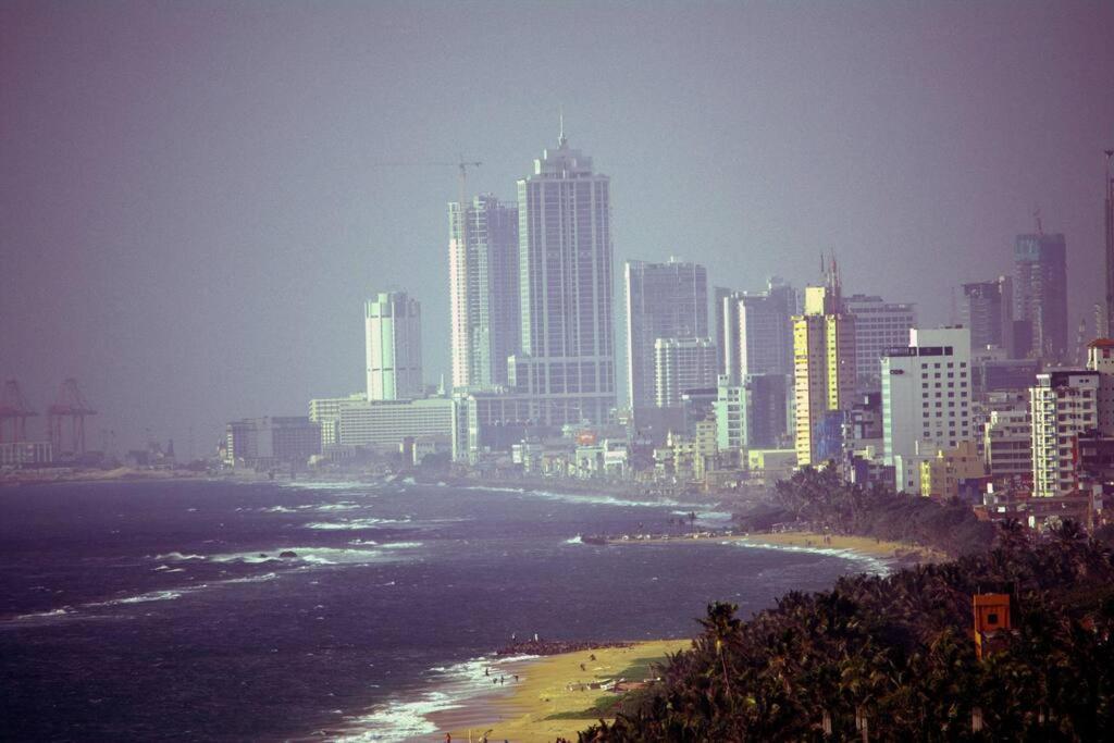 2 AC Bed Rooms apartment at Mount Lavinia beach view 4
