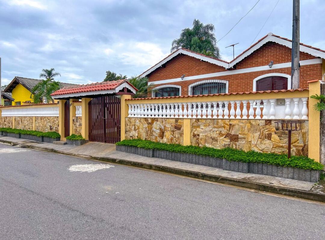 Chacara elegante com piscina e lazer em Atibaia SP