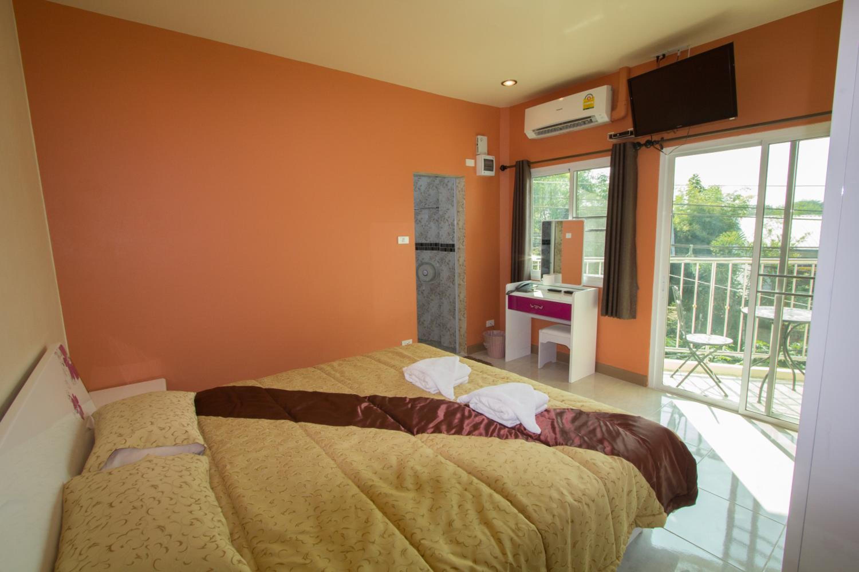 Donchai House Guest House& Cafe
