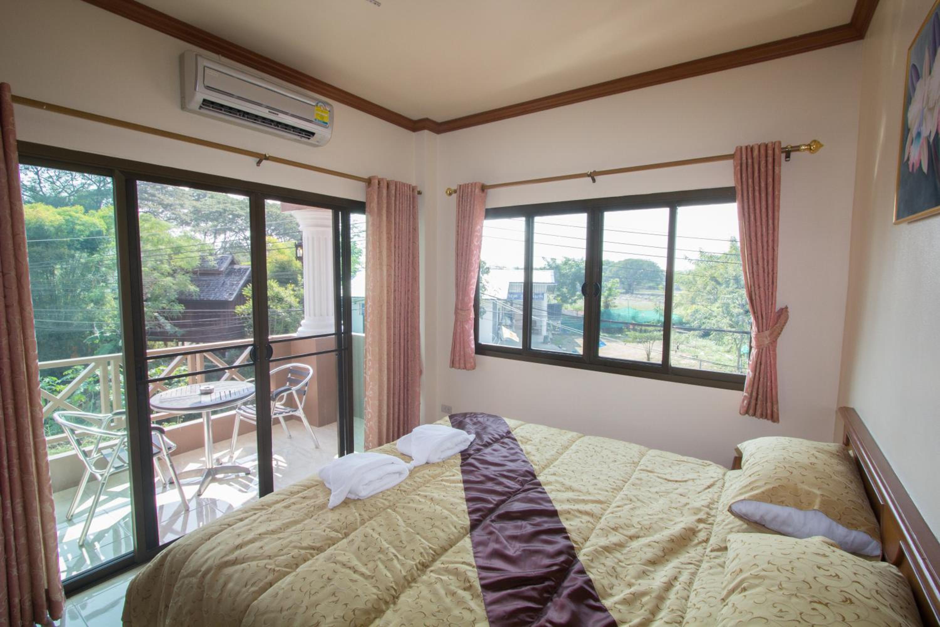 Donchai House Guest House& Cafe