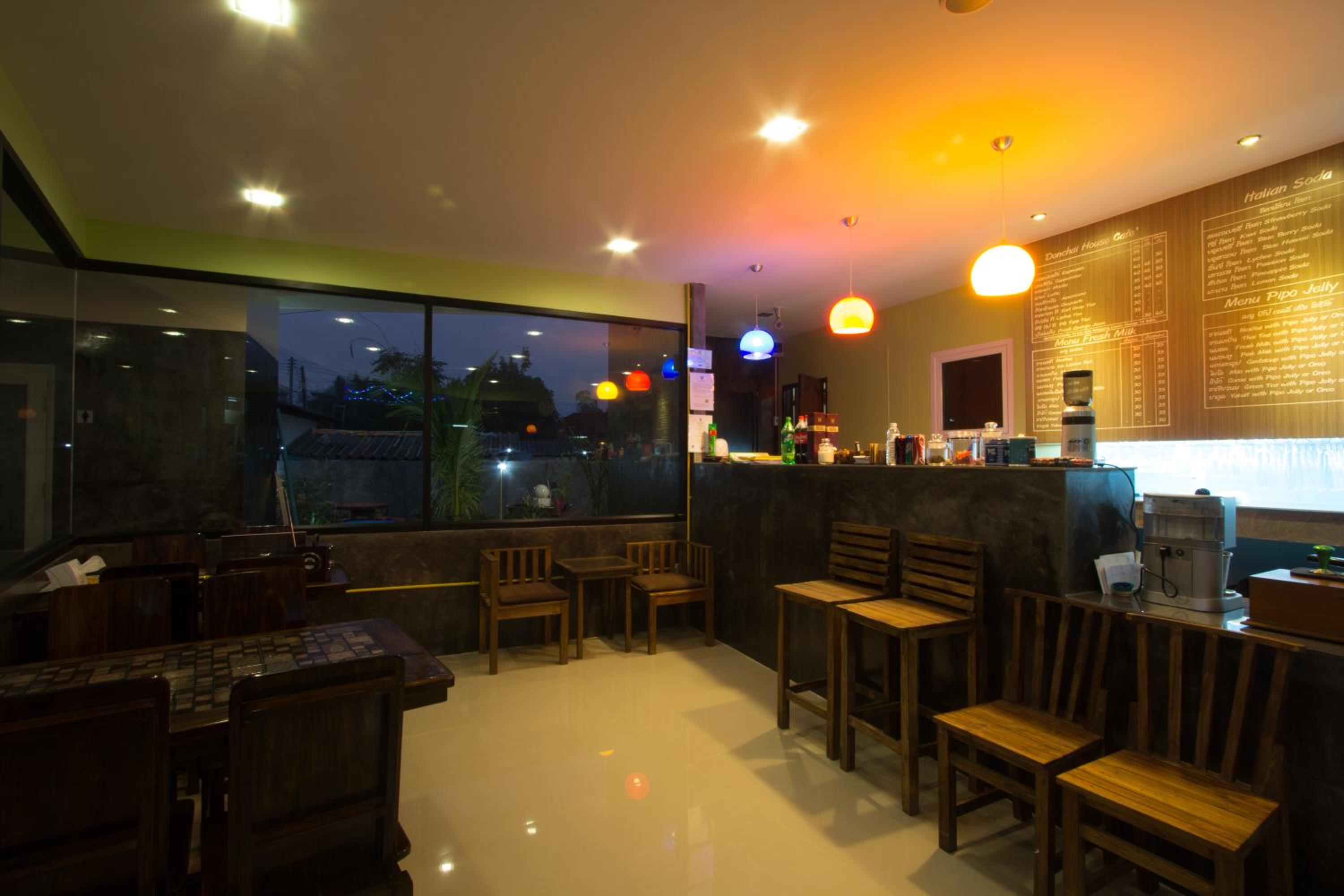 Donchai House Guest House& Cafe