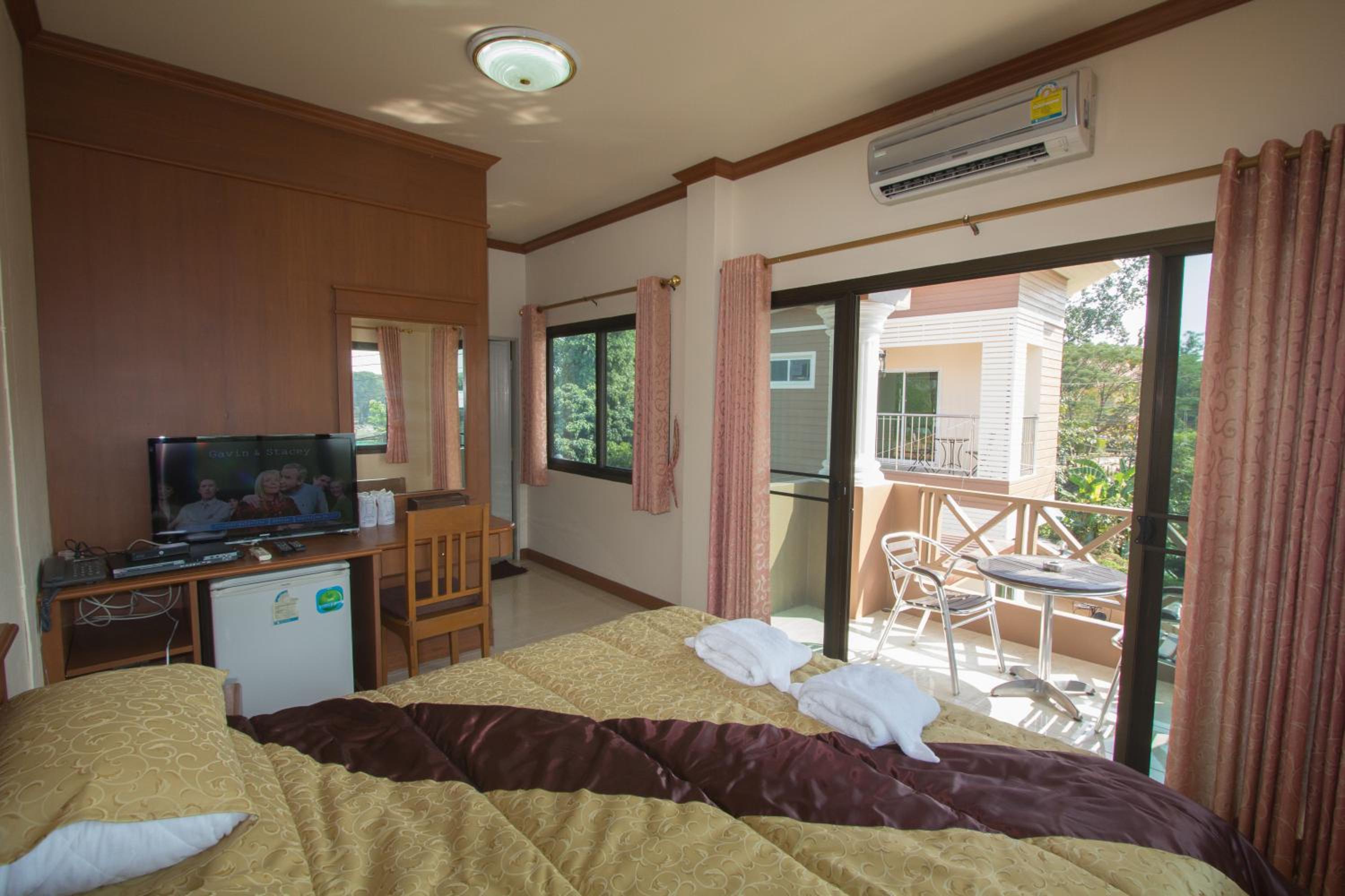 Donchai House Guest House& Cafe
