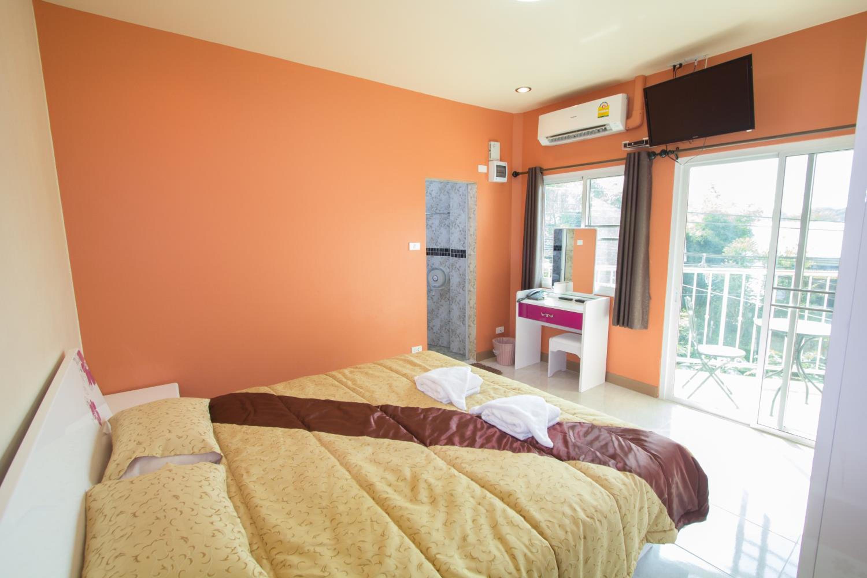 Donchai House Guest House& Cafe