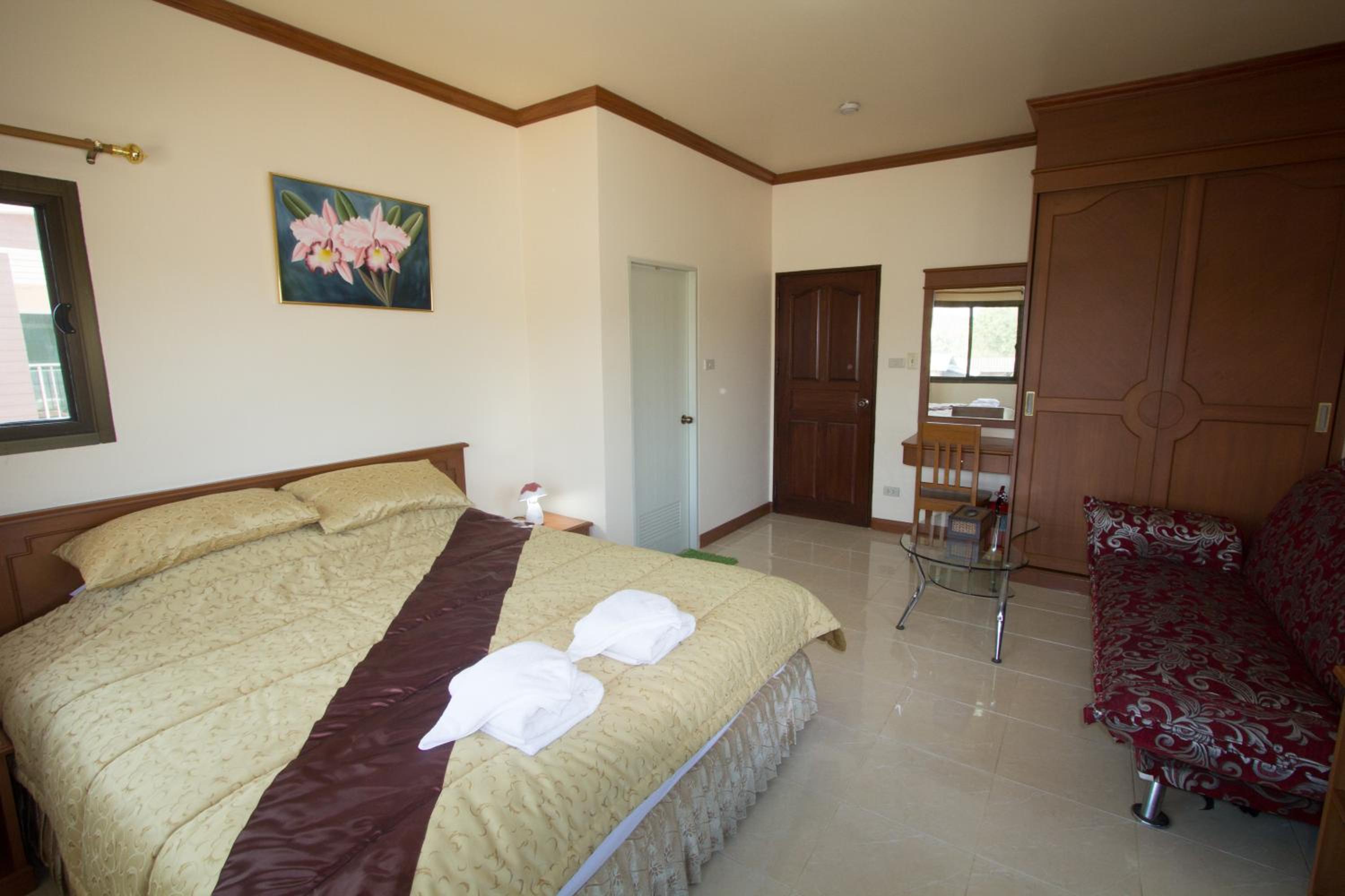 Donchai House Guest House& Cafe