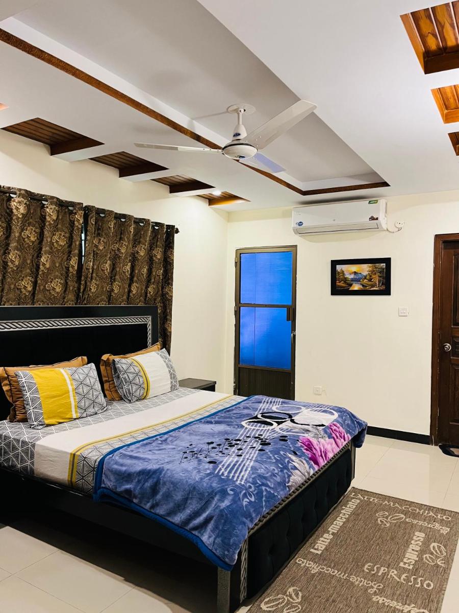 Luxurious Modern Apartments view 4